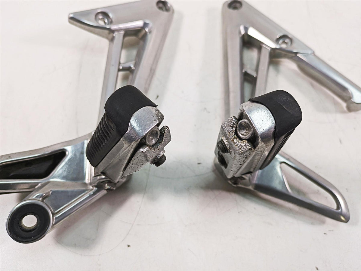 2002 Yamaha FZ1 FZS1000 Fazer Rear Passenger Footpeg Set 5LV-27430-01-00 {{ shop.shopifyCountryName }} - Mototech271