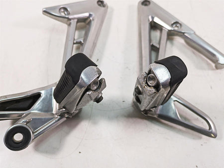 2002 Yamaha FZ1 FZS1000 Fazer Rear Passenger Footpeg Set 5LV-27430-01-00 {{ shop.shopifyCountryName }} - Mototech271