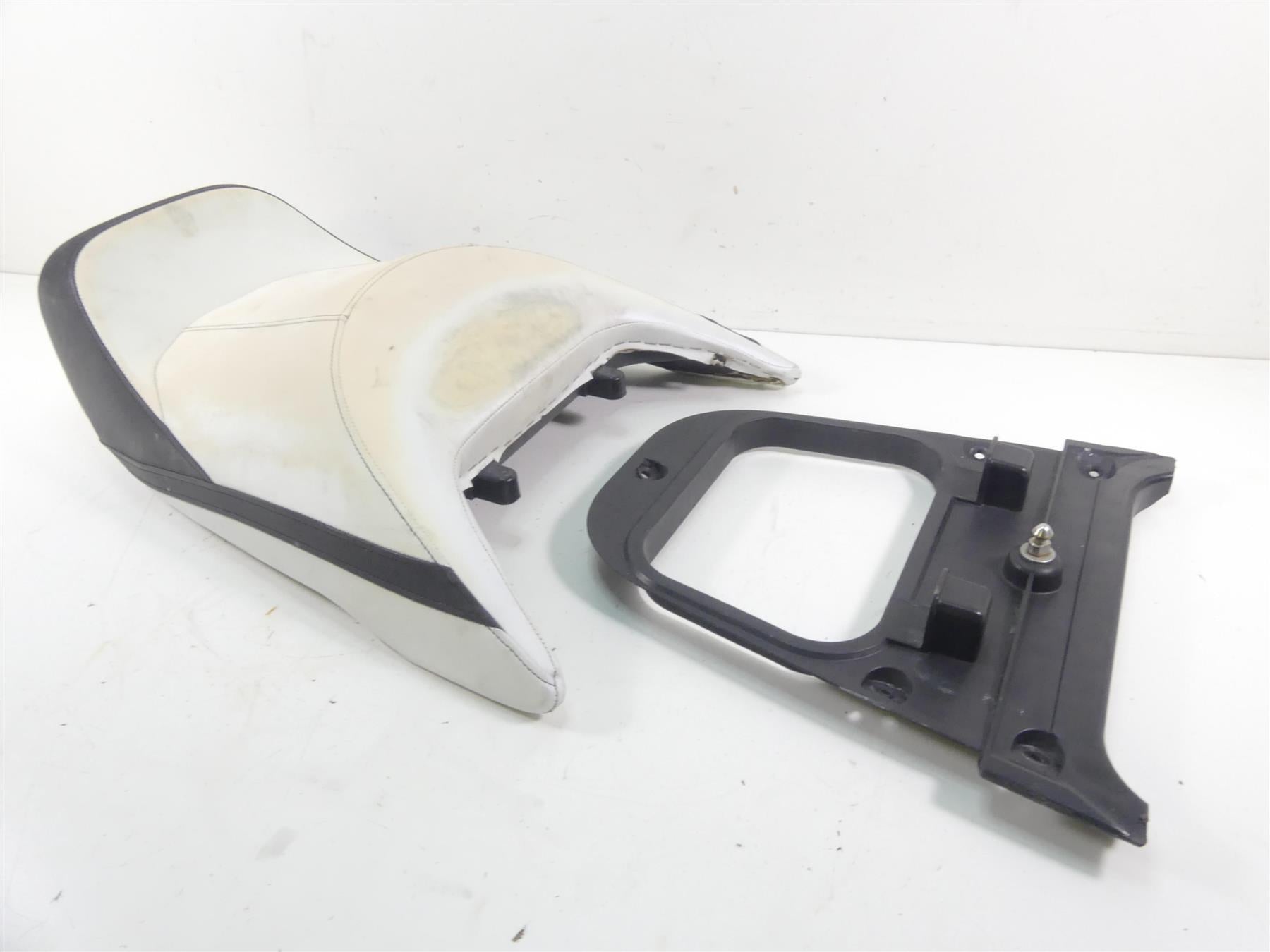 2016 Yamaha Waverunner VX 1050 Deluxe Rear Seat Saddle & Mount F2X-U372A-80 | Mototech271
