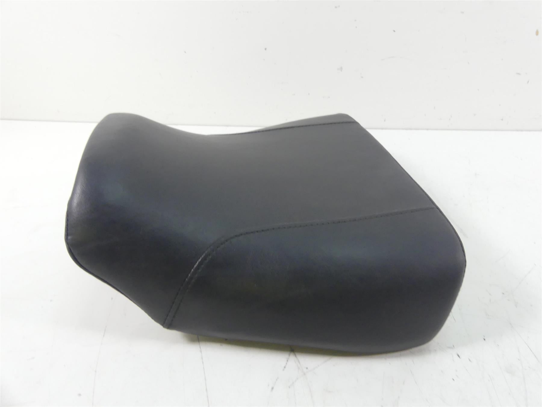 2011 Harley VRSCF Muscle Rod Front Rider Driver Seat Saddle - No Tears 52433-09 {{ shop.shopifyCountryName }} - Mototech271