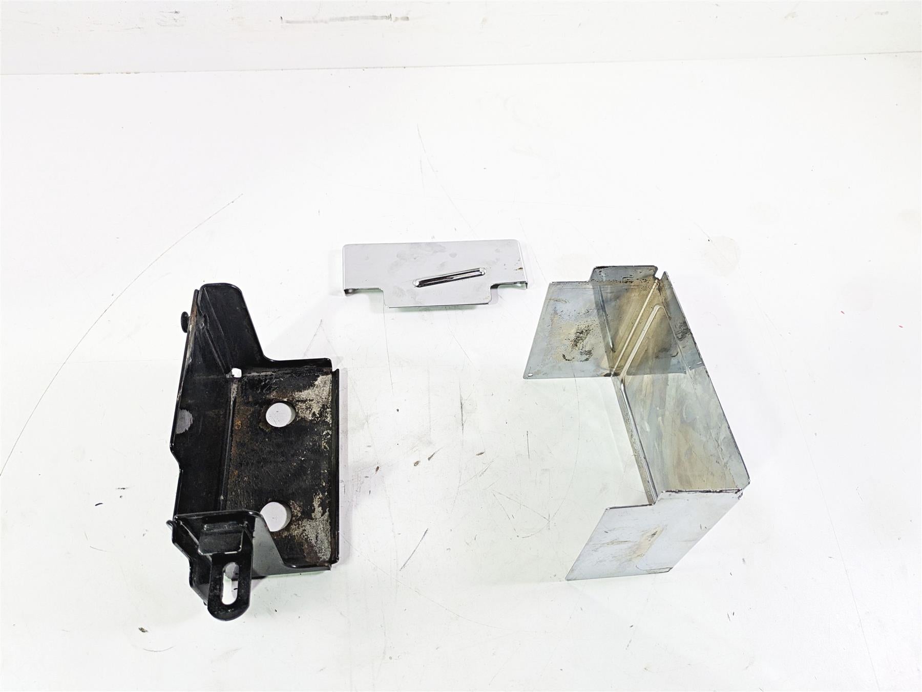 2002 Harley Dyna FXDL Low Rider Battery Tray Box & Skull Chrome Cover 66375-97 {{ shop.shopifyCountryName }} - Mototech271
