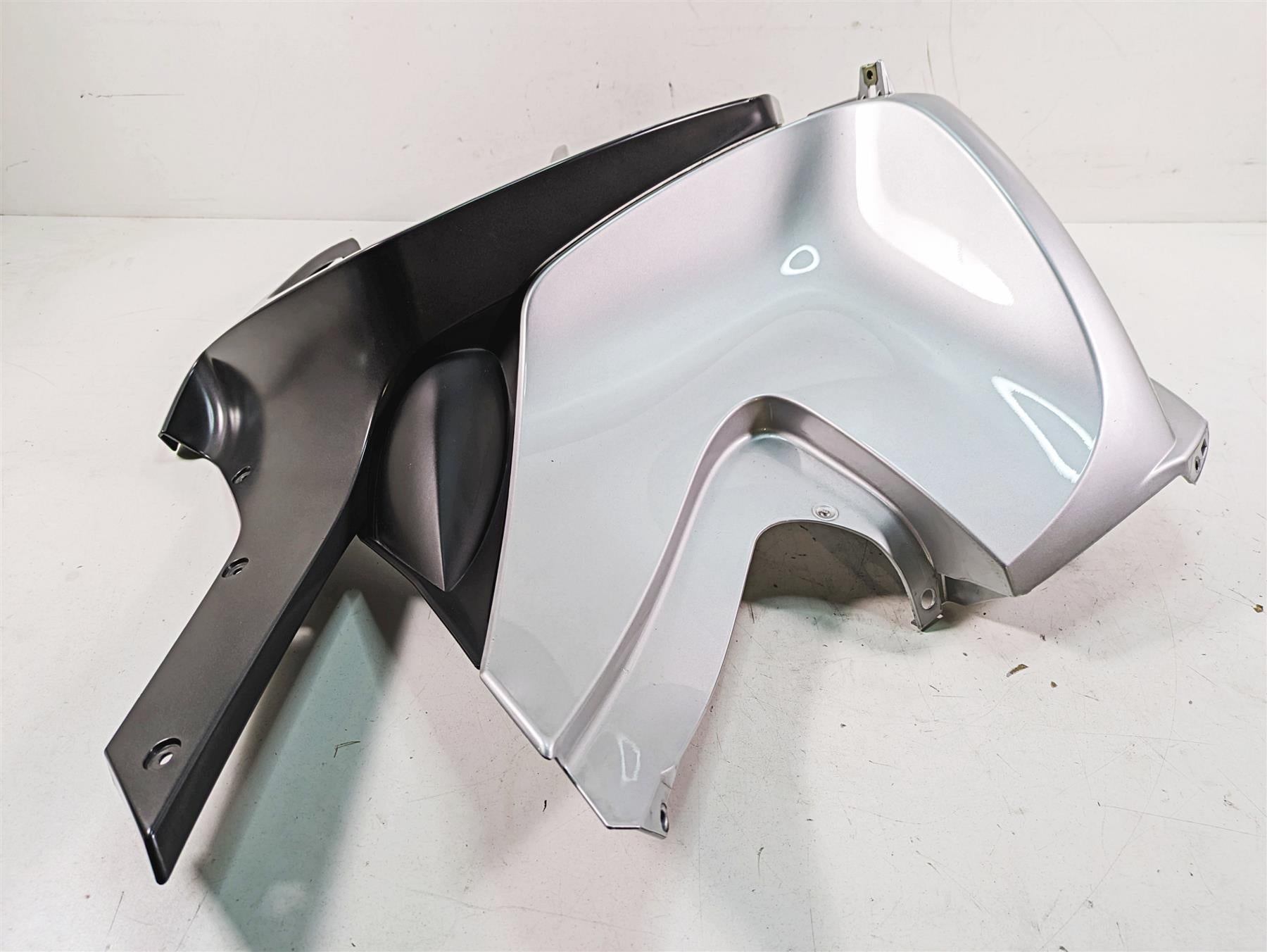 2007 BMW R1200RT K26 Main Left Tank Fairing Cover 46637681055 46637681049 {{ shop.shopifyCountryName }} - Mototech271