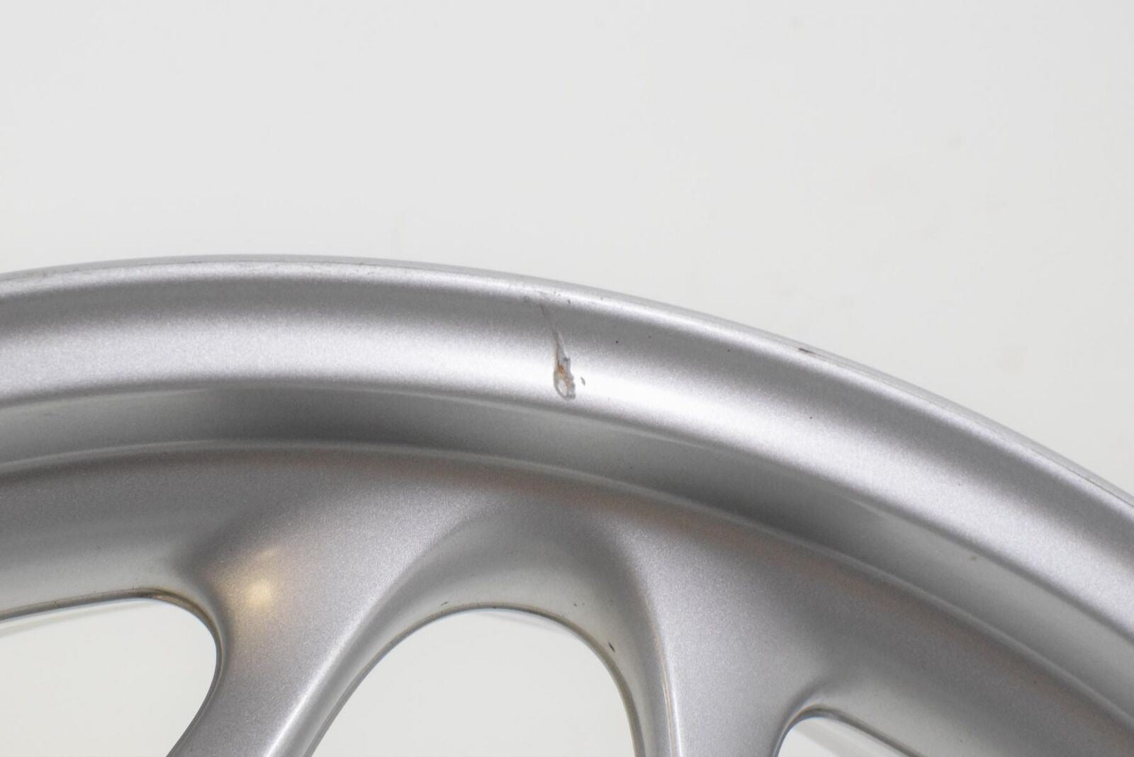 2009 BMW F800 ST K71 Rear Wheel Rim DENT 5.5x17 36317684724 {{ shop.shopifyCountryName }} - Mototech271