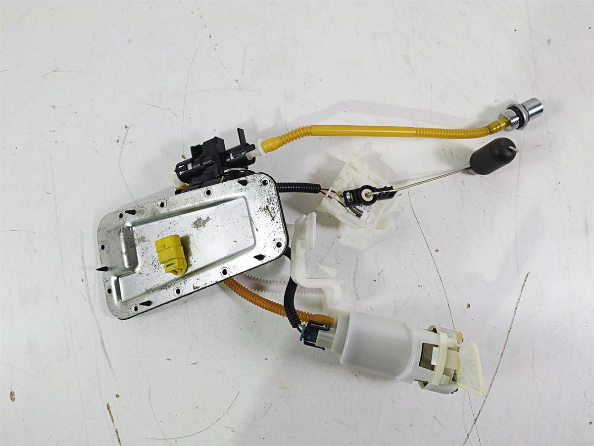 2009 Harley FXCWC Softail Rocker Fuel Gas Petrol Pump Tested - Read 75283-08 {{ shop.shopifyCountryName }} - Mototech271