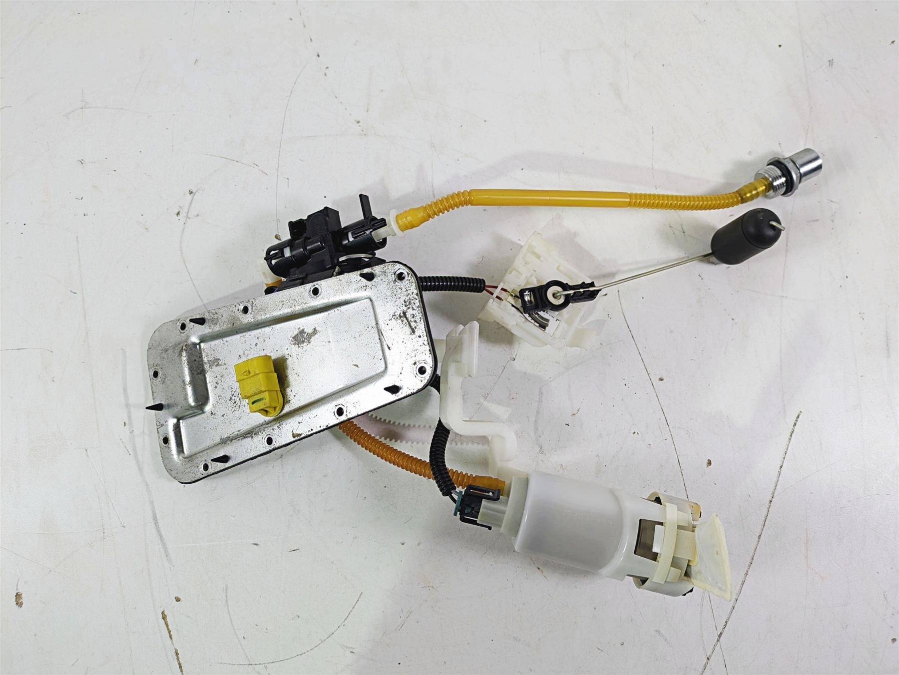 2009 Harley FXCWC Softail Rocker Fuel Gas Petrol Pump Tested - Read 75283-08 {{ shop.shopifyCountryName }} - Mototech271