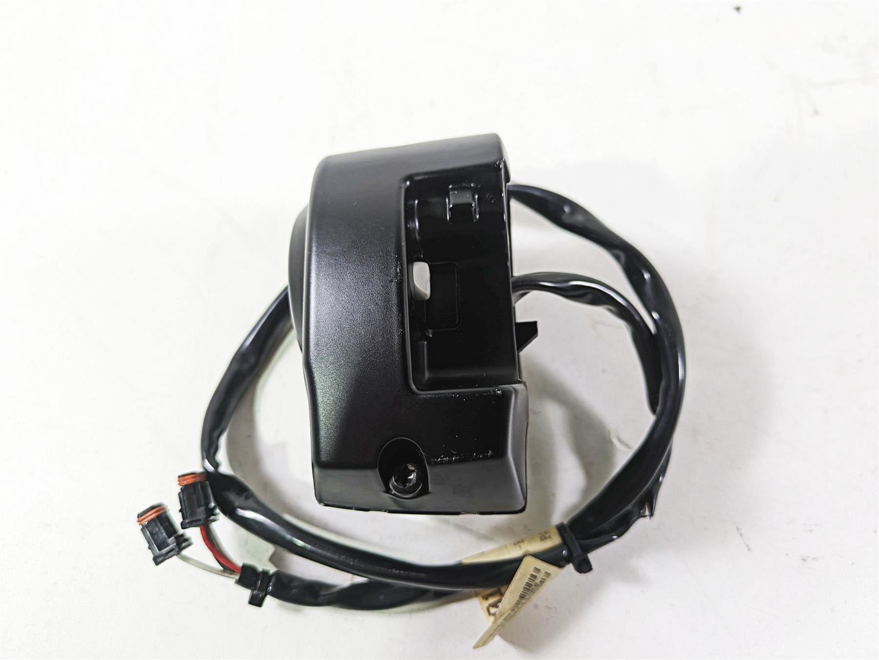2020 Harley Touring FLHT Electra Glide Right Hand Control Switch 71500127C {{ shop.shopifyCountryName }} - Mototech271
