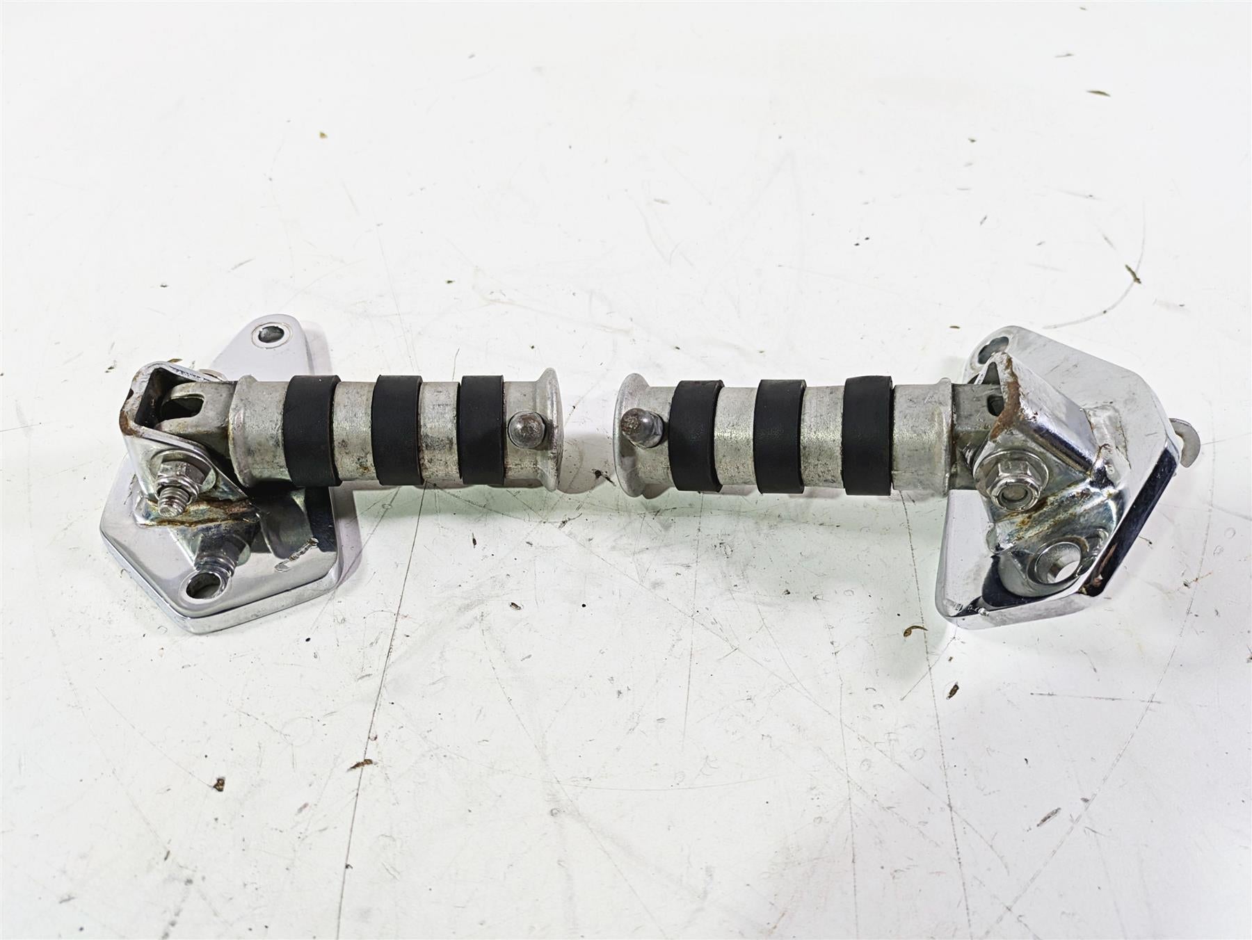 2001 Honda VT1100 Shadow Sabre Front Driver Rider Foot Peg Set 50612-MBA-020 {{ shop.shopifyCountryName }} - Mototech271