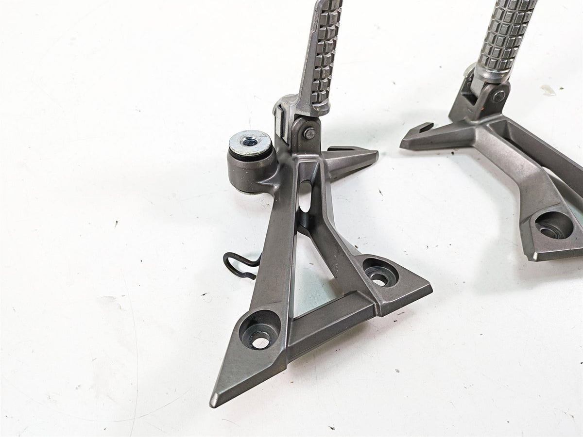 2016 Kawasaki Ninja EX300 Rear Passenger Footpeg Foot Pegs 35063-1271 35063-1272 {{ shop.shopifyCountryName }} - Mototech271