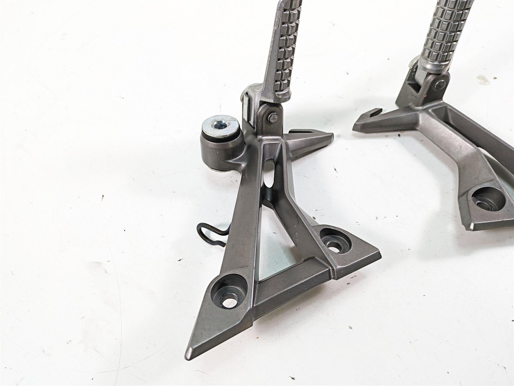 2016 Kawasaki Ninja EX300 Rear Passenger Footpeg Foot Pegs 35063-1271 35063-1272 {{ shop.shopifyCountryName }} - Mototech271