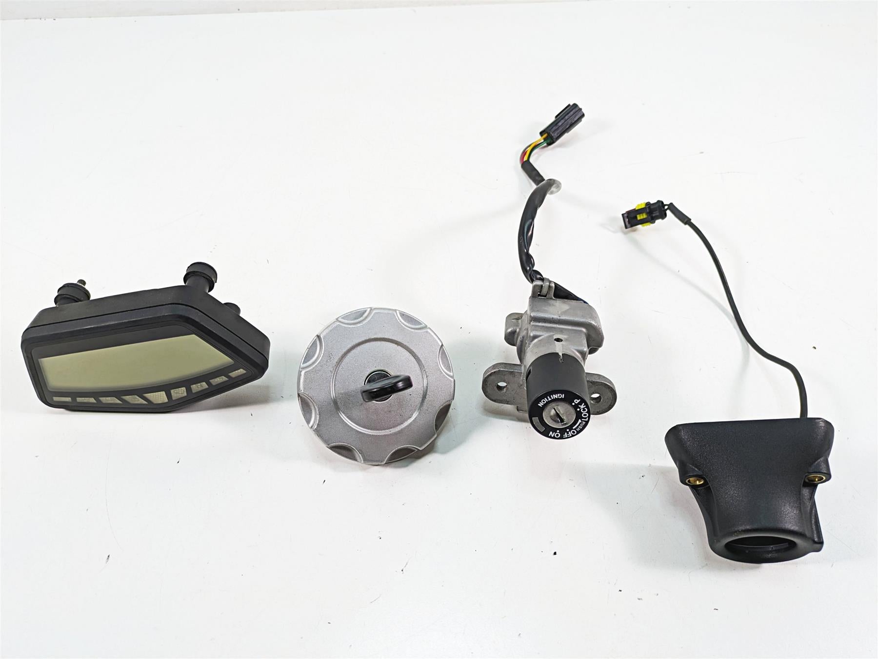 2011 Ducati Hypermotard 1100 Evo SP Speedometer 11K Ignition Switch 40610773B {{ shop.shopifyCountryName }} - Mototech271