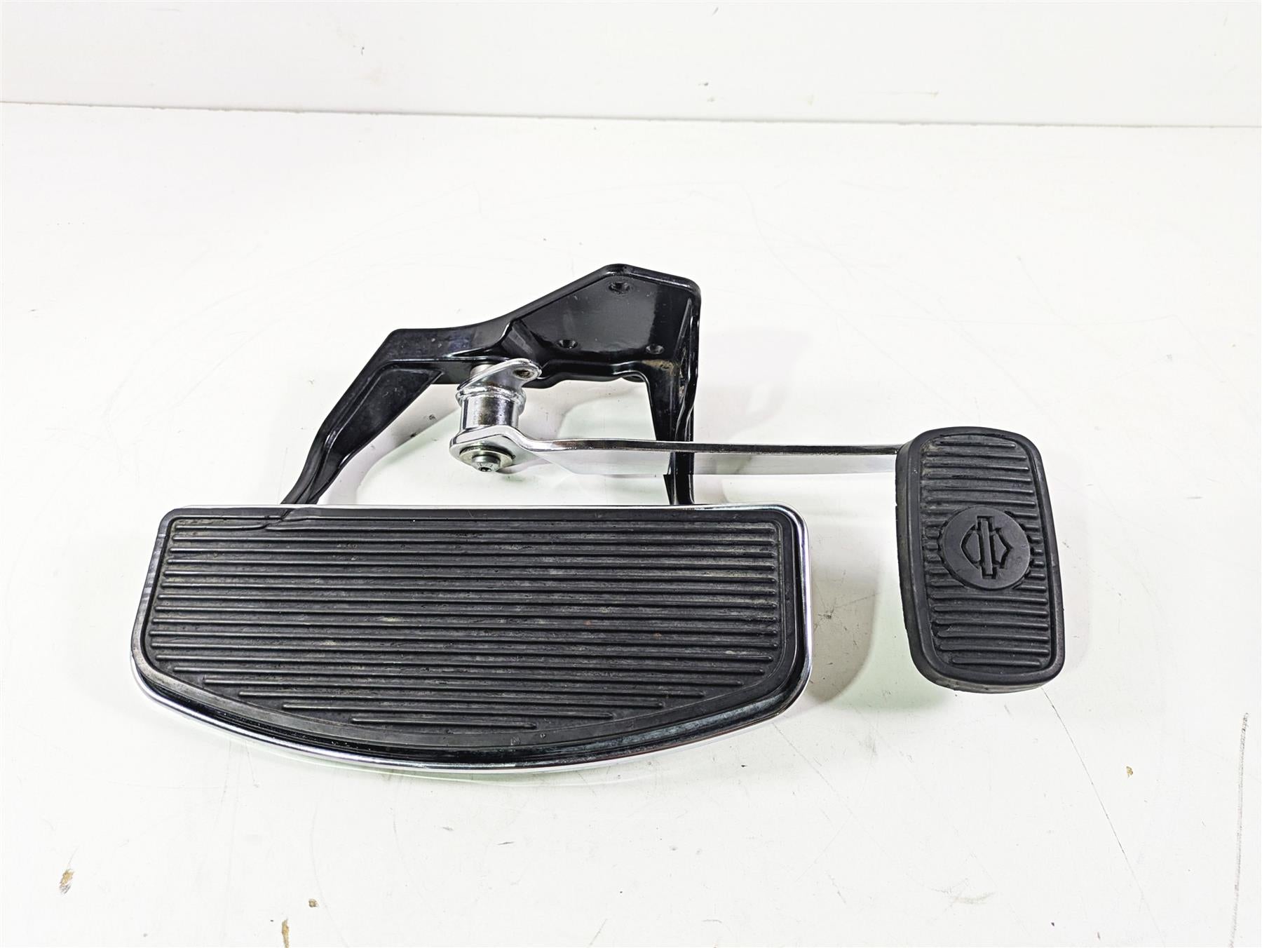 2008 Harley FLSTC 105TH Softail Heritage Right Front Floor Board 50600026 {{ shop.shopifyCountryName }} - Mototech271