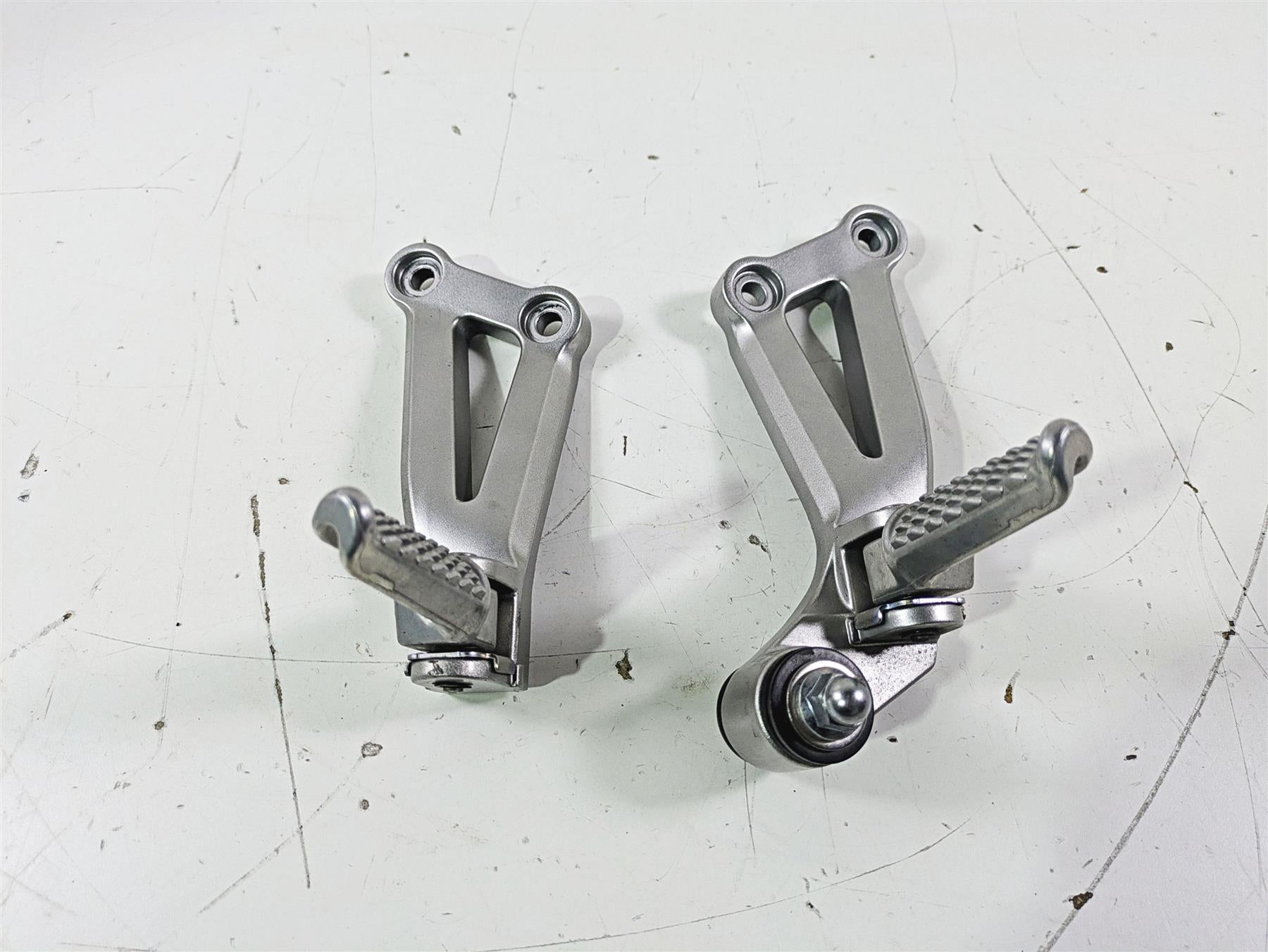 2005 Kawasaki ZX12R Ninja Rear Passenger Footpeg Set 35063-0062-458 {{ shop.shopifyCountryName }} - Mototech271