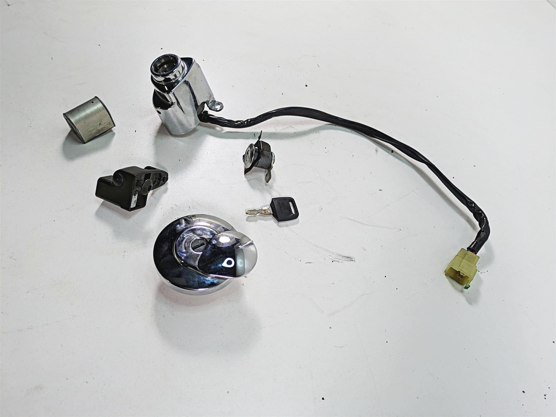 2006 Honda VT1100 C2 Shadow Ignition Switch Fuel Cap Key Lock Set 35010-MCK-A01 {{ shop.shopifyCountryName }} - Mototech271