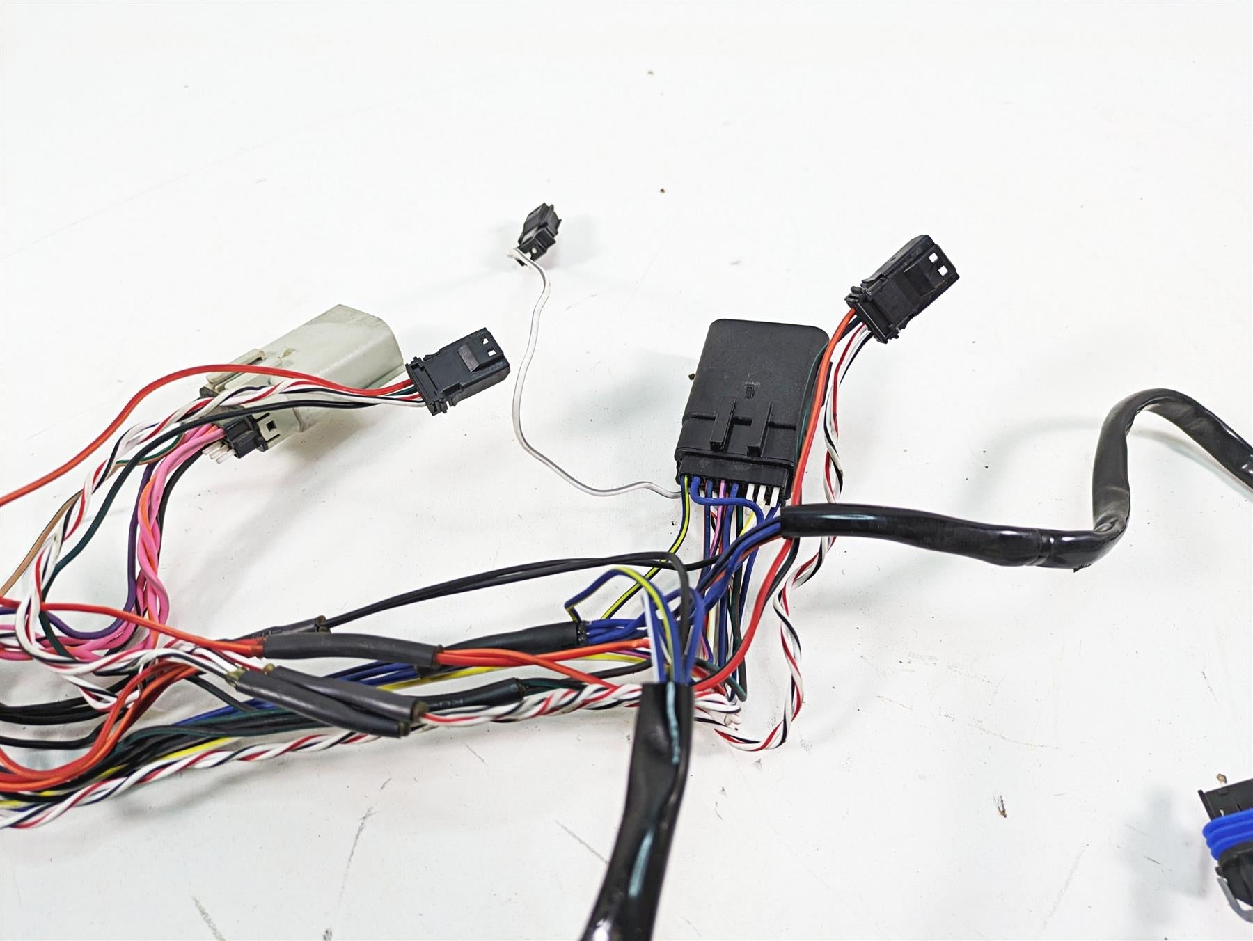 2019 Harley Touring FLHX Street Glide Front Wiring Harness -Read 69200121A {{ shop.shopifyCountryName }} - Mototech271