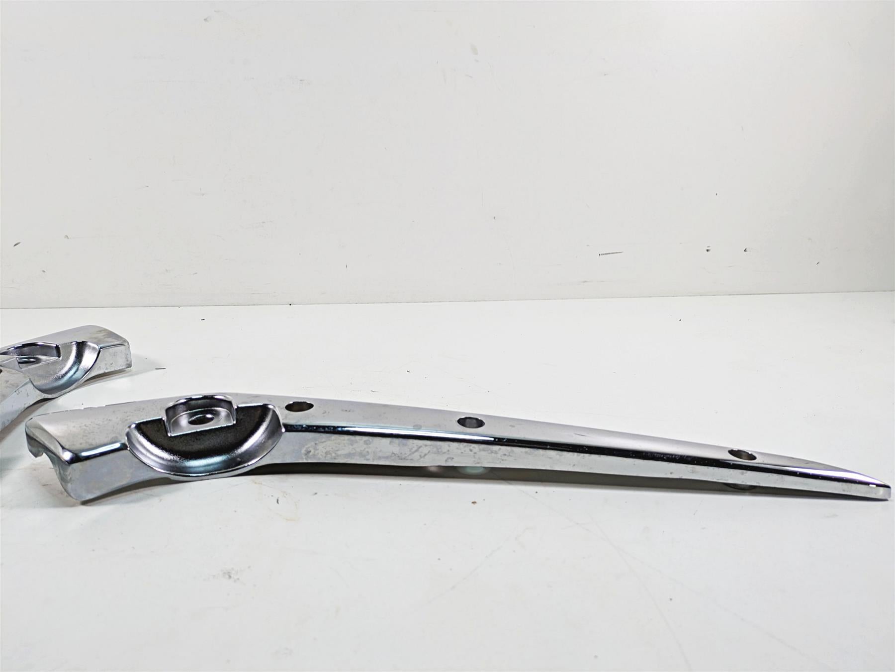 2006 Honda V-Twin VTX1300 R Rear Chrome Fender Frame Struts Braces 77330-MCV-000 {{ shop.shopifyCountryName }} - Mototech271