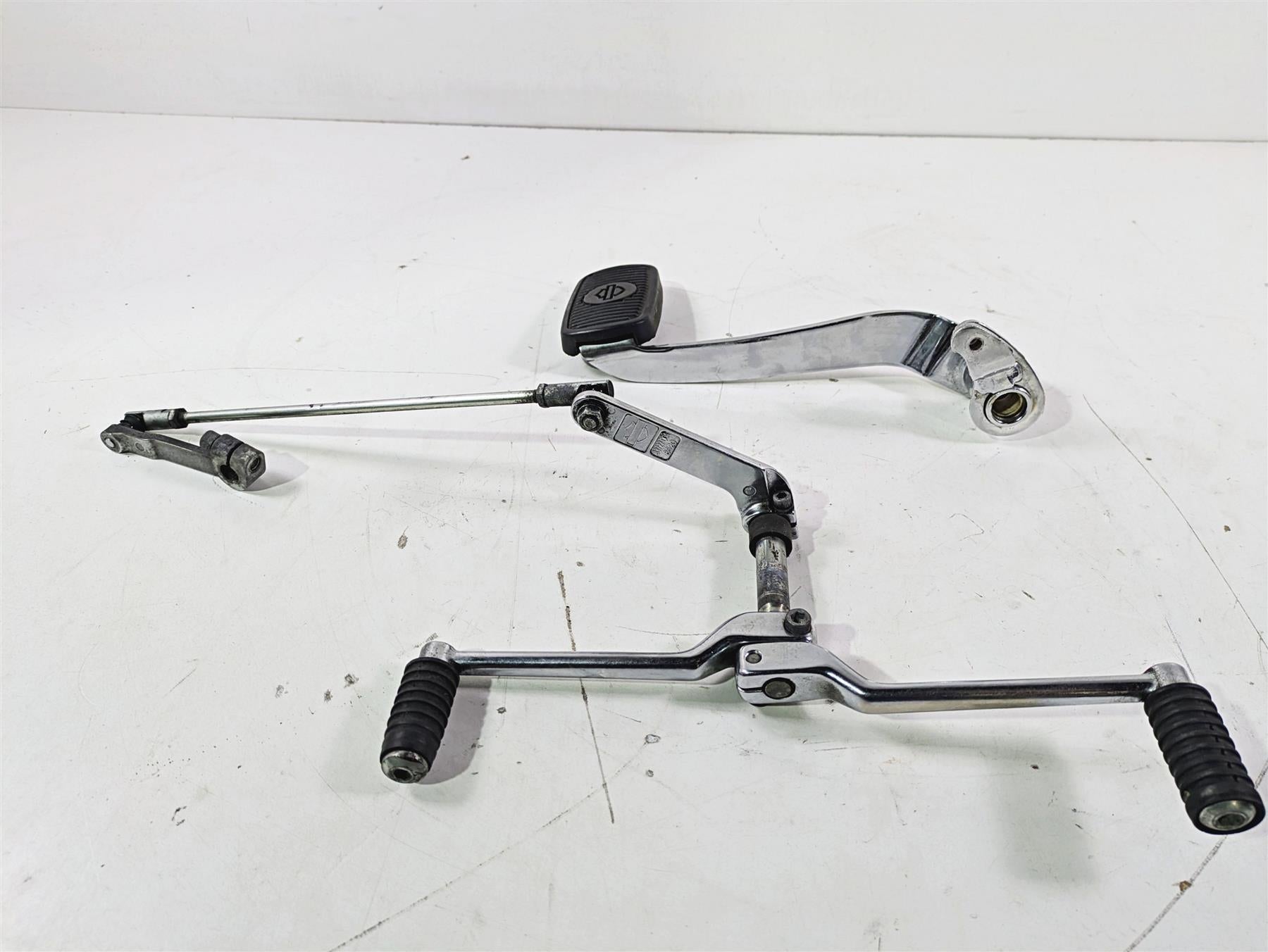 2008 Harley Touring FLHTP Electra Glide Gear Shift & Brake Lever Set 33895-82E {{ shop.shopifyCountryName }} - Mototech271