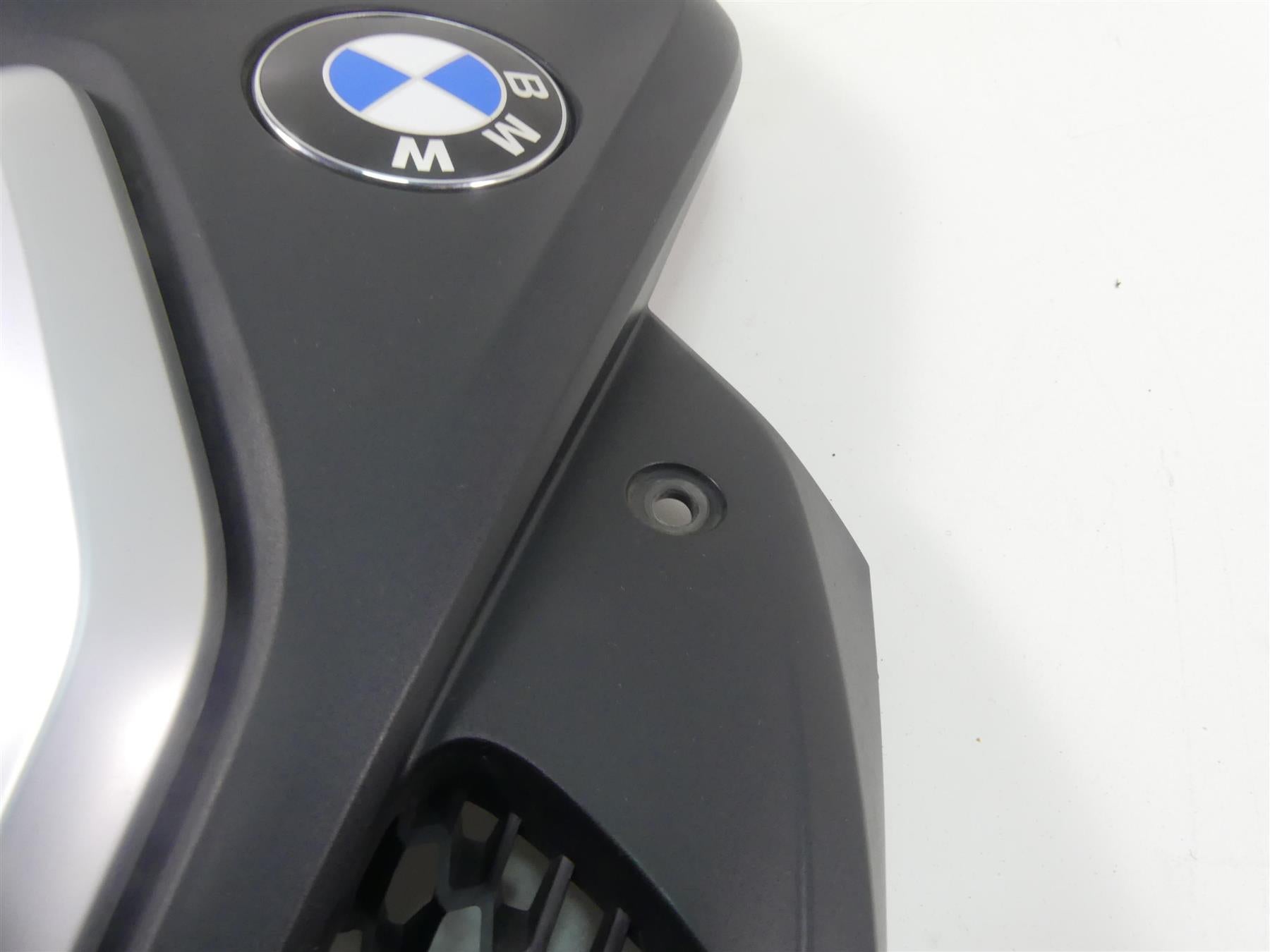 2019 BMW R1250GS K50 Right Side Intake Fairing & Emblem 46638556656 46638392882 {{ shop.shopifyCountryName }} - Mototech271