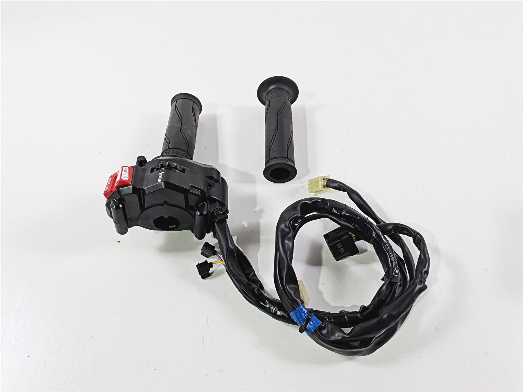 2022 Yamaha YZF R1 R1M RN65 Right Hand Control Switch E-Throttle B3L-8291R-03-00-Mototech271