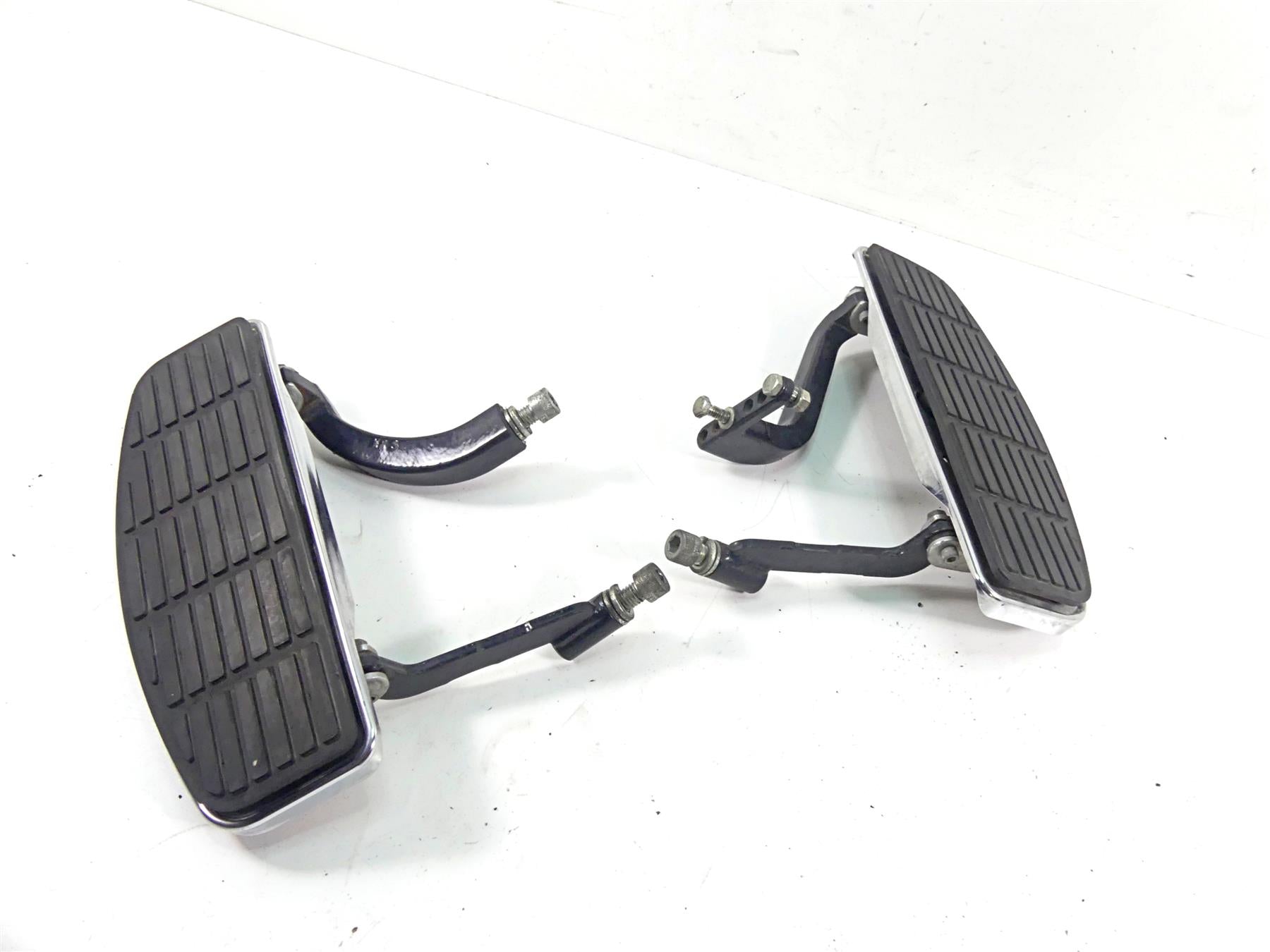 2004 Harley Touring FLHTCUI Electra Glide Front Floor Board Set 50621-79A {{ shop.shopifyCountryName }} - Mototech271