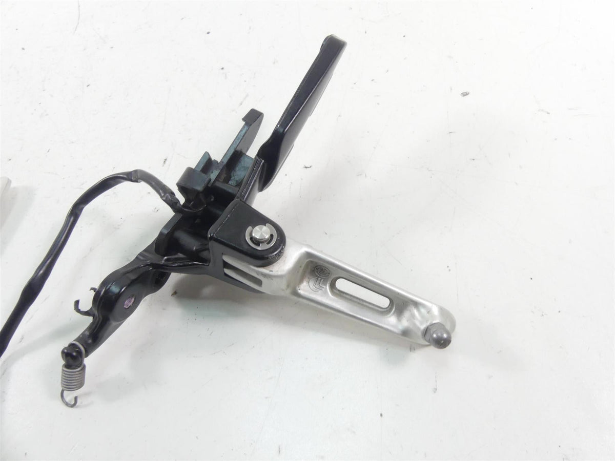 2017 Triumph Thruxton 1200 R Right Front Footpeg Foot Peg + Bracket T2081084 {{ shop.shopifyCountryName }} - Mototech271