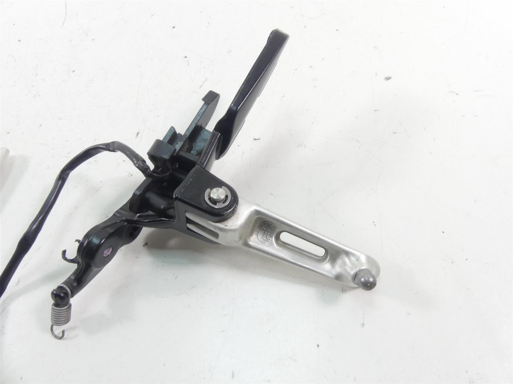 2017 Triumph Thruxton 1200 R Right Front Footpeg Foot Peg + Bracket T2081084 {{ shop.shopifyCountryName }} - Mototech271