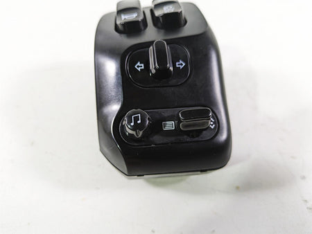 2018 Indian Chieftain Dark Horse Left Hand Control Switch 4016912 4018465 {{ shop.shopifyCountryName }} - Mototech271
