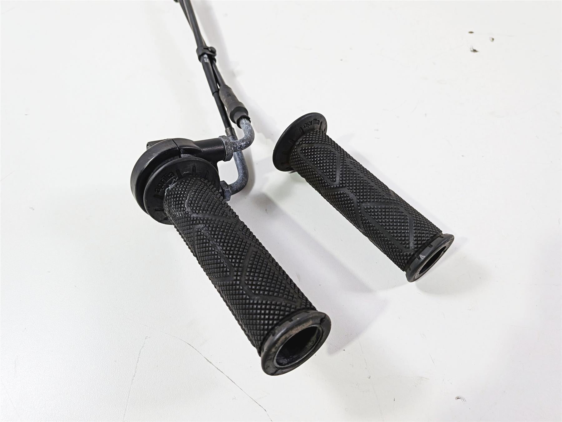 2008 Aprilia RSVR 1000 Factory Throttle Grip Handle Set AP8118566 {{ shop.shopifyCountryName }} - Mototech271