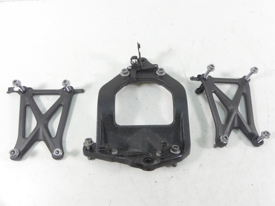 2013 Yamaha VMX17 V-Max 1700 Engine Motor Stay Bracket Mount Set 2S3-21315-00-00 {{ shop.shopifyCountryName }} - Mototech271