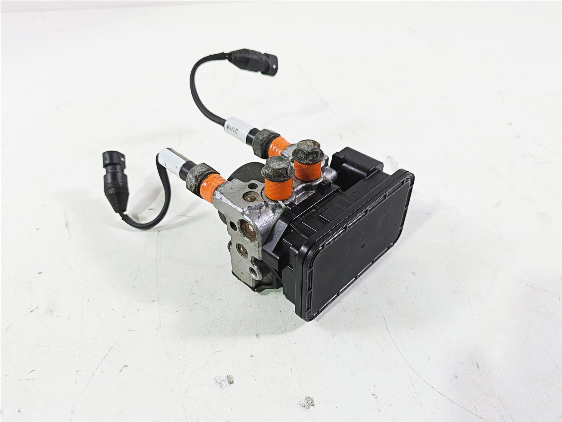 2018 Indian Chieftain Limited Abs Brake Pump Unit Module 2204981 {{ shop.shopifyCountryName }} - Mototech271