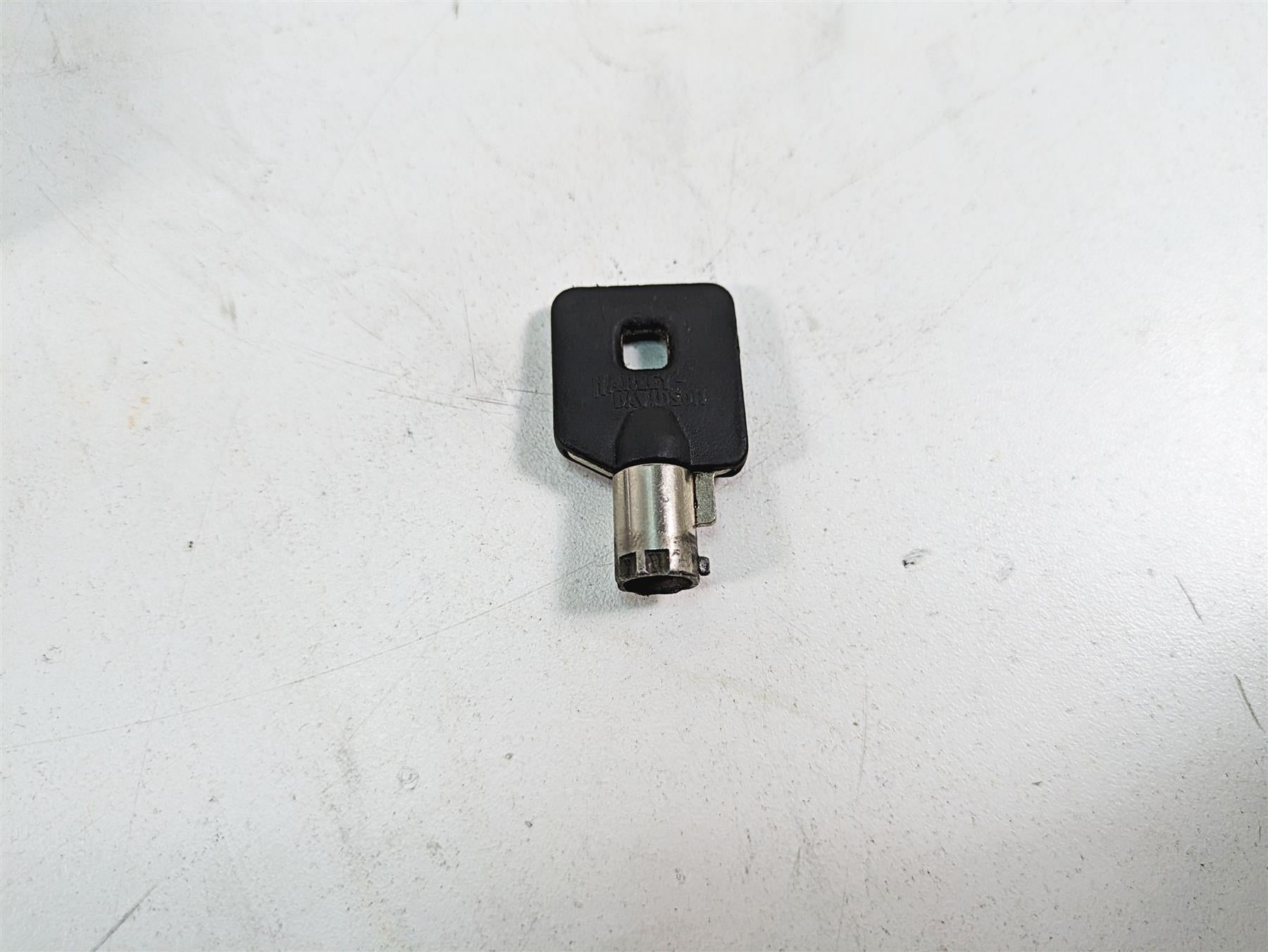 2011 Harley Touring FLTRU Road Glide Ignition Switch Key Set 71572-06 {{ shop.shopifyCountryName }} - Mototech271
