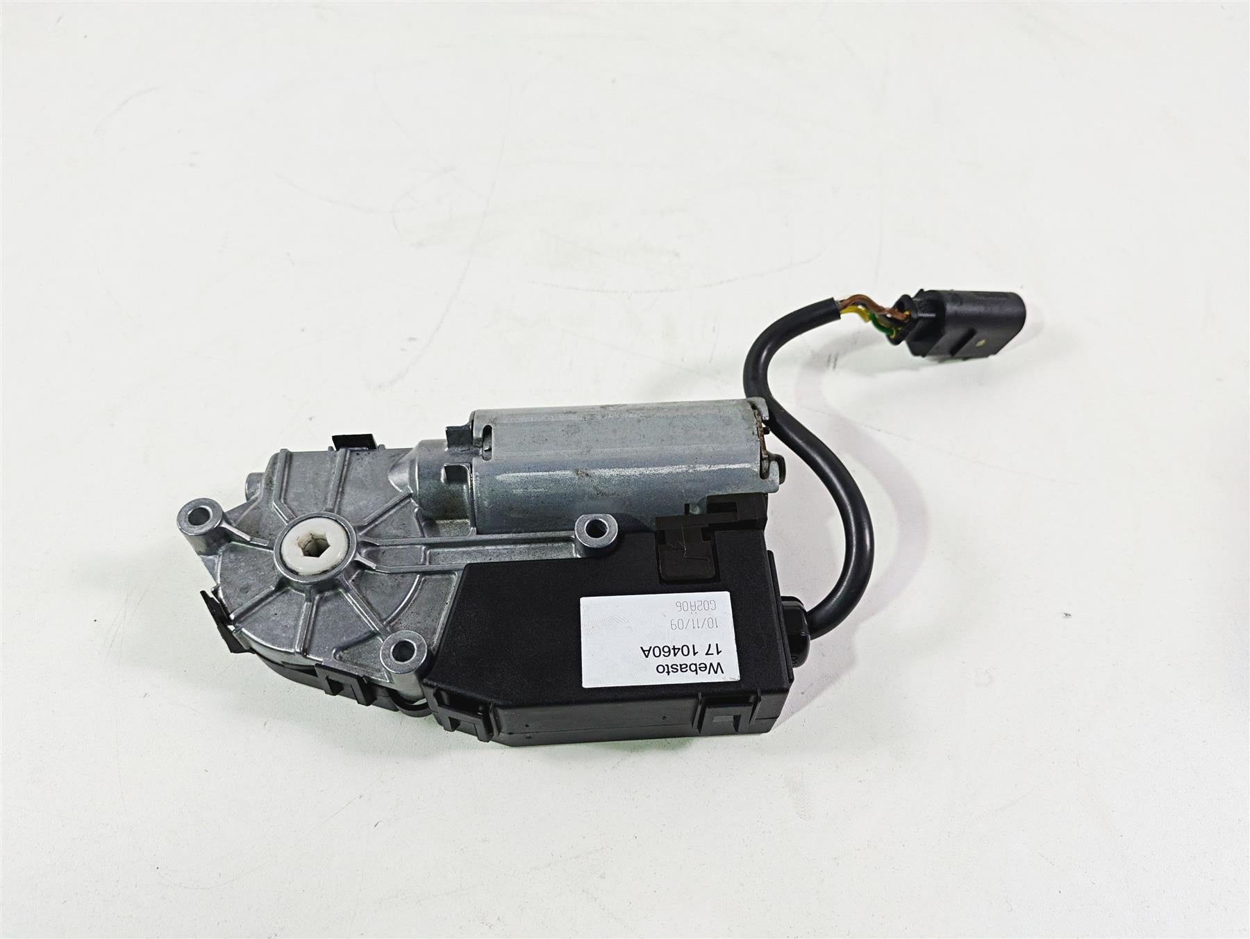 2010 BMW R1200RT K26 Webasto Windshield Screen Adjuster - Read 46637681433 {{ shop.shopifyCountryName }} - Mototech271