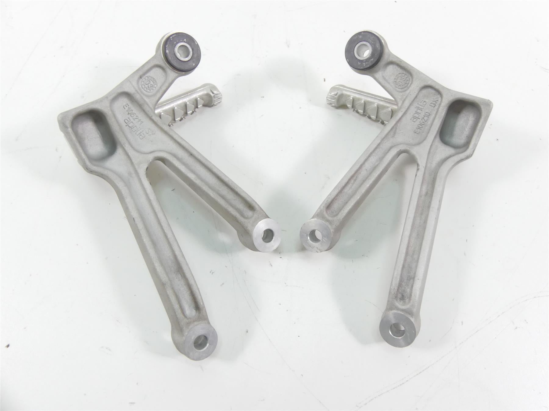 2004 Aprilia RSV 2 1000R Mille Rear Passenger Footpeg Set AP8134786 AP8134830 {{ shop.shopifyCountryName }} - Mototech271