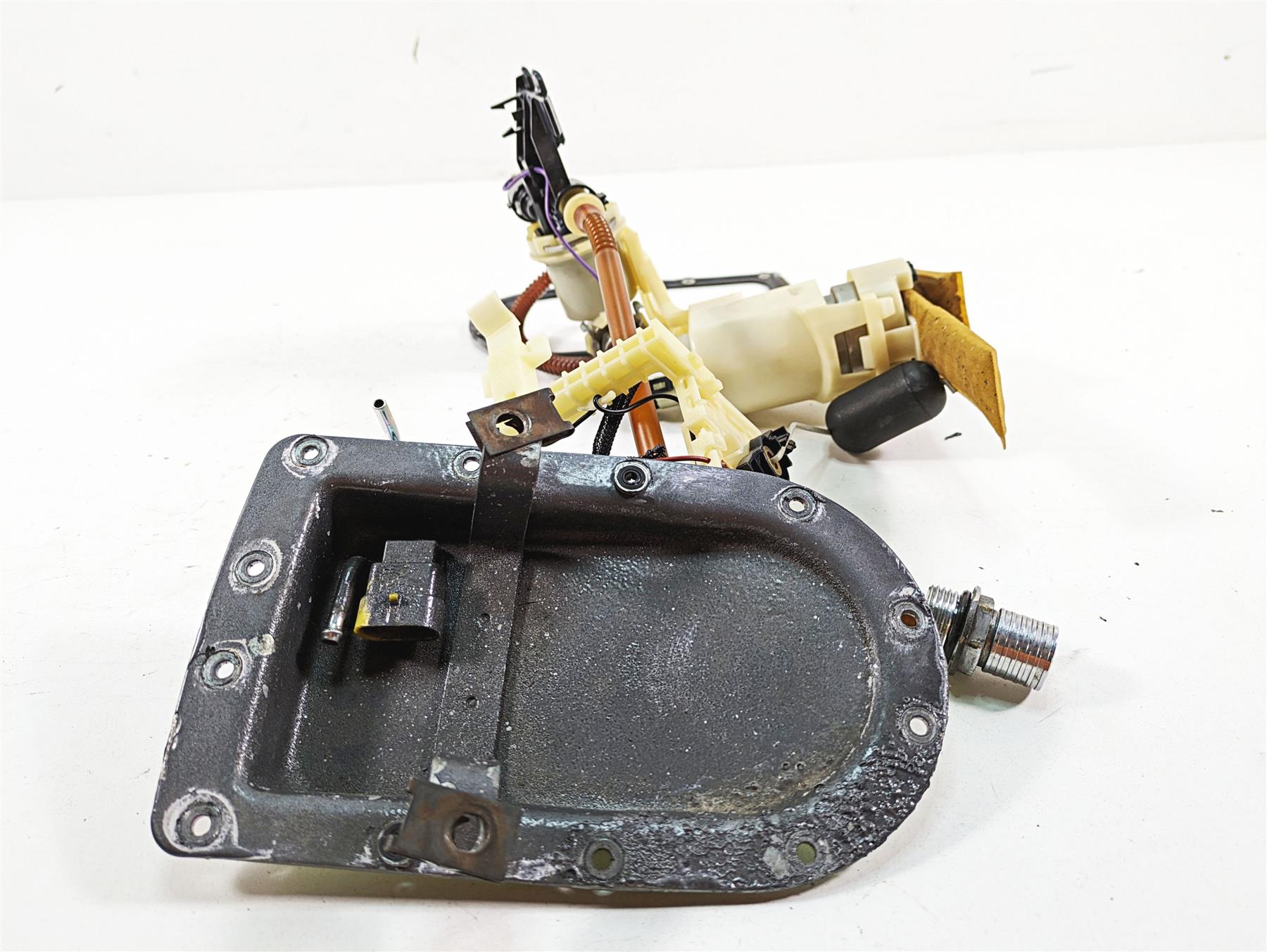 2009 Harley FXDC Dyna Super Glide Custom Fuel Gas Pump & Sending Unit 75218-04D {{ shop.shopifyCountryName }} - Mototech271