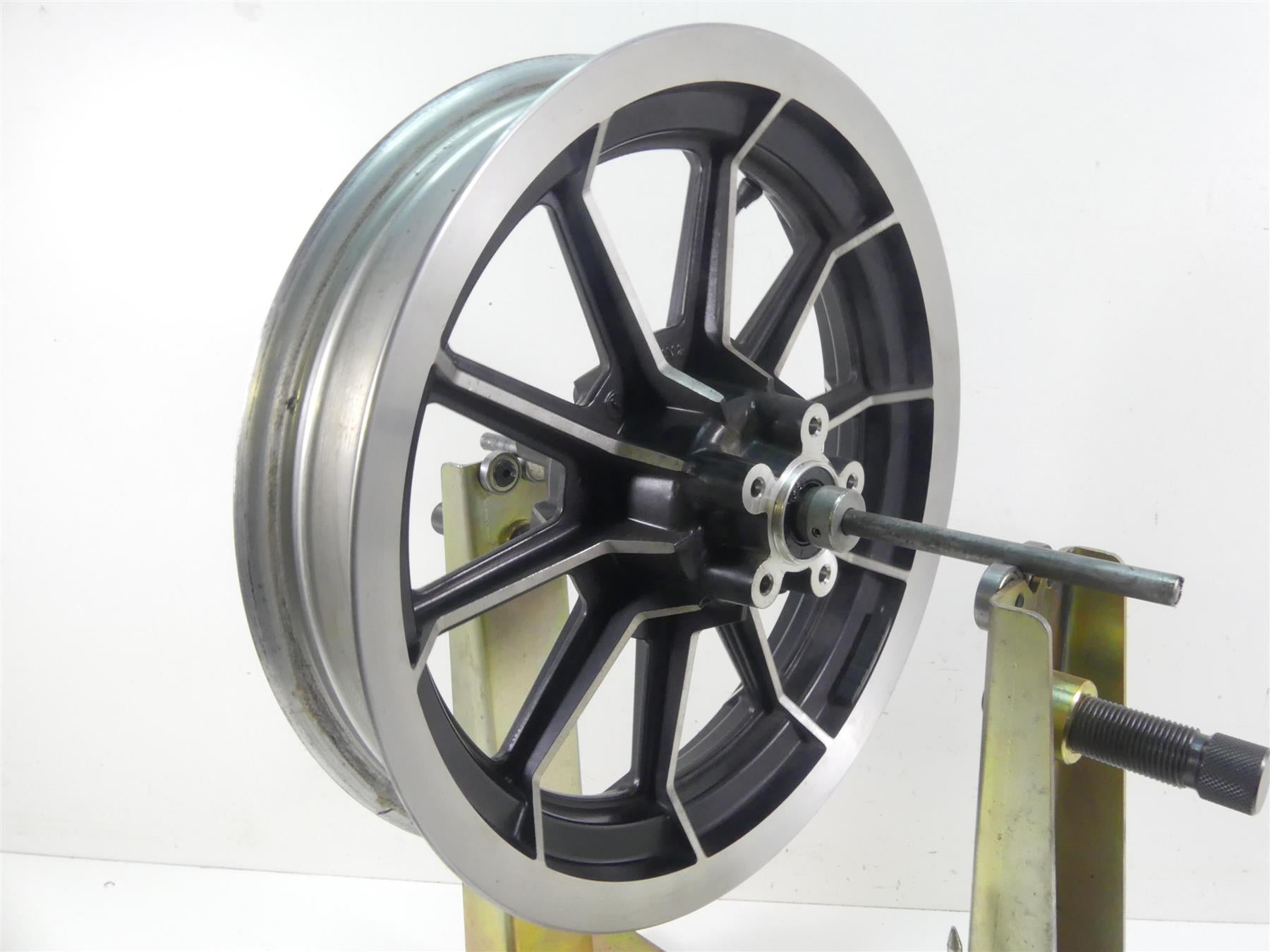1999 Harley Touring FLHTCUI Electra Glide Straight 16x3 Front Wheel 43493-87A {{ shop.shopifyCountryName }} - Mototech271