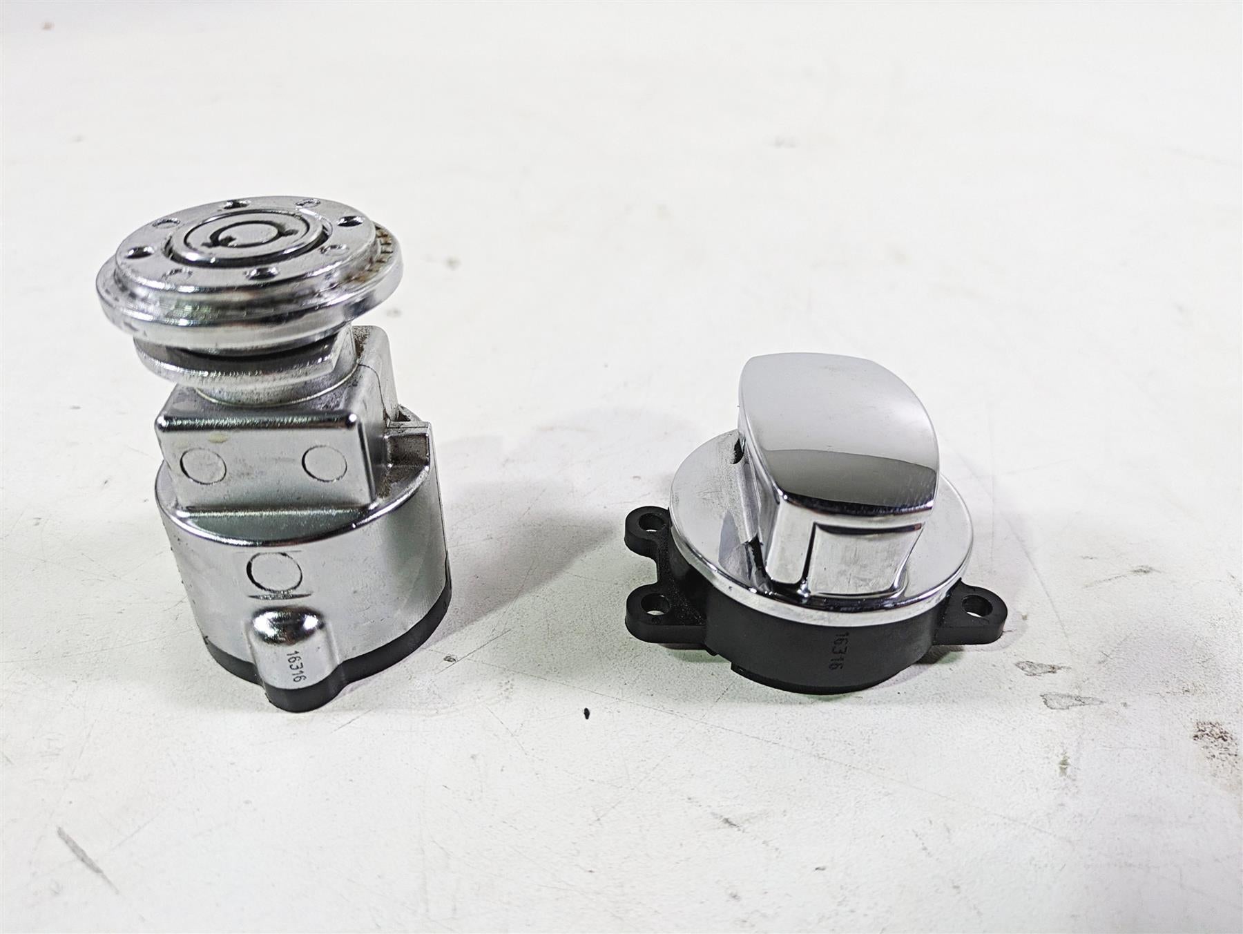 2017 Harley Dyna FXDB Street Bob Ignition Switch No Key Unlocked : VIN 71430-12 {{ shop.shopifyCountryName }} - Mototech271
