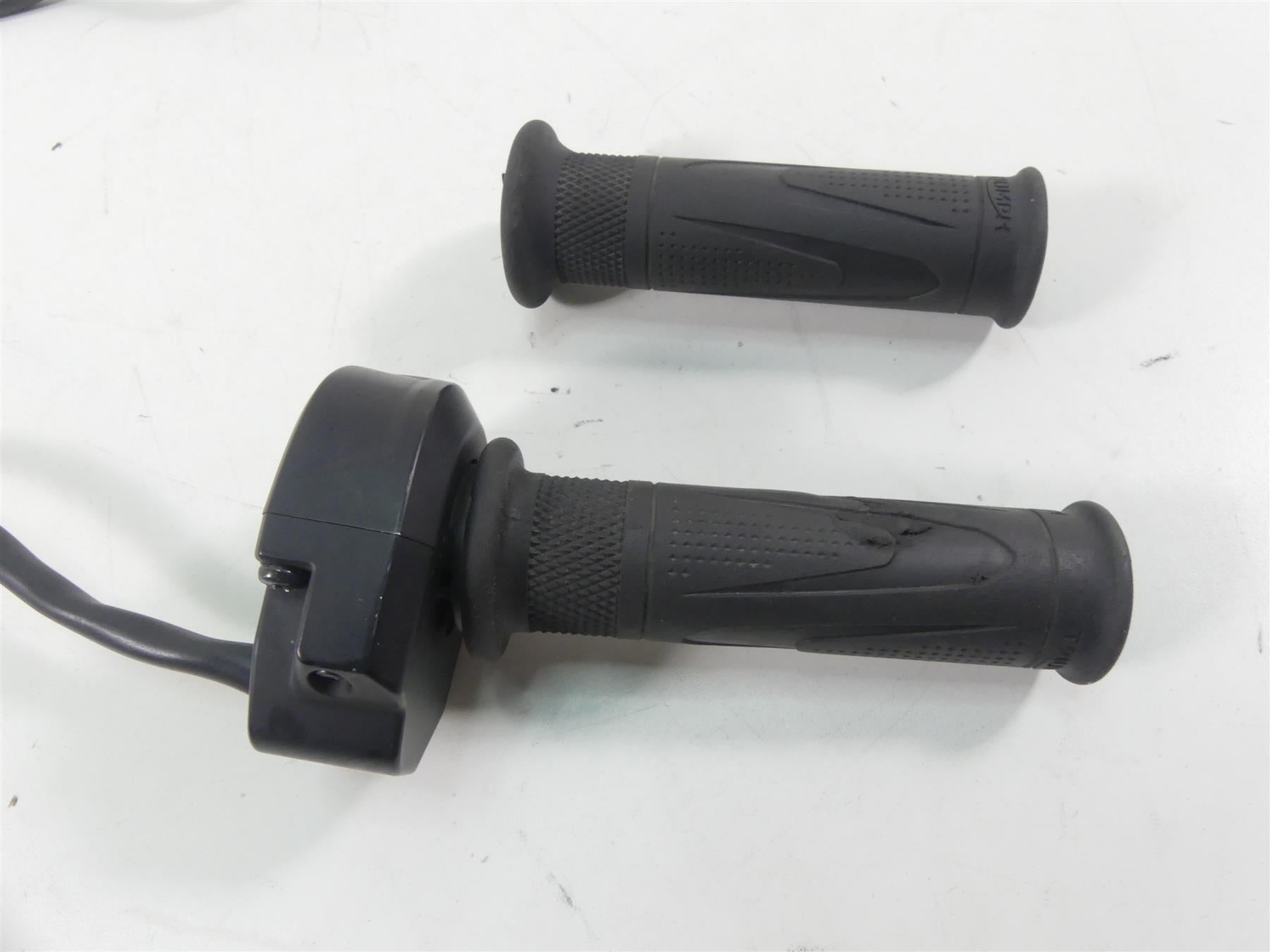 2020 Triumph Speed Triple RS 1050 Ride Fly By Wire Throttle Hand Grip T2042226 {{ shop.shopifyCountryName }} - Mototech271