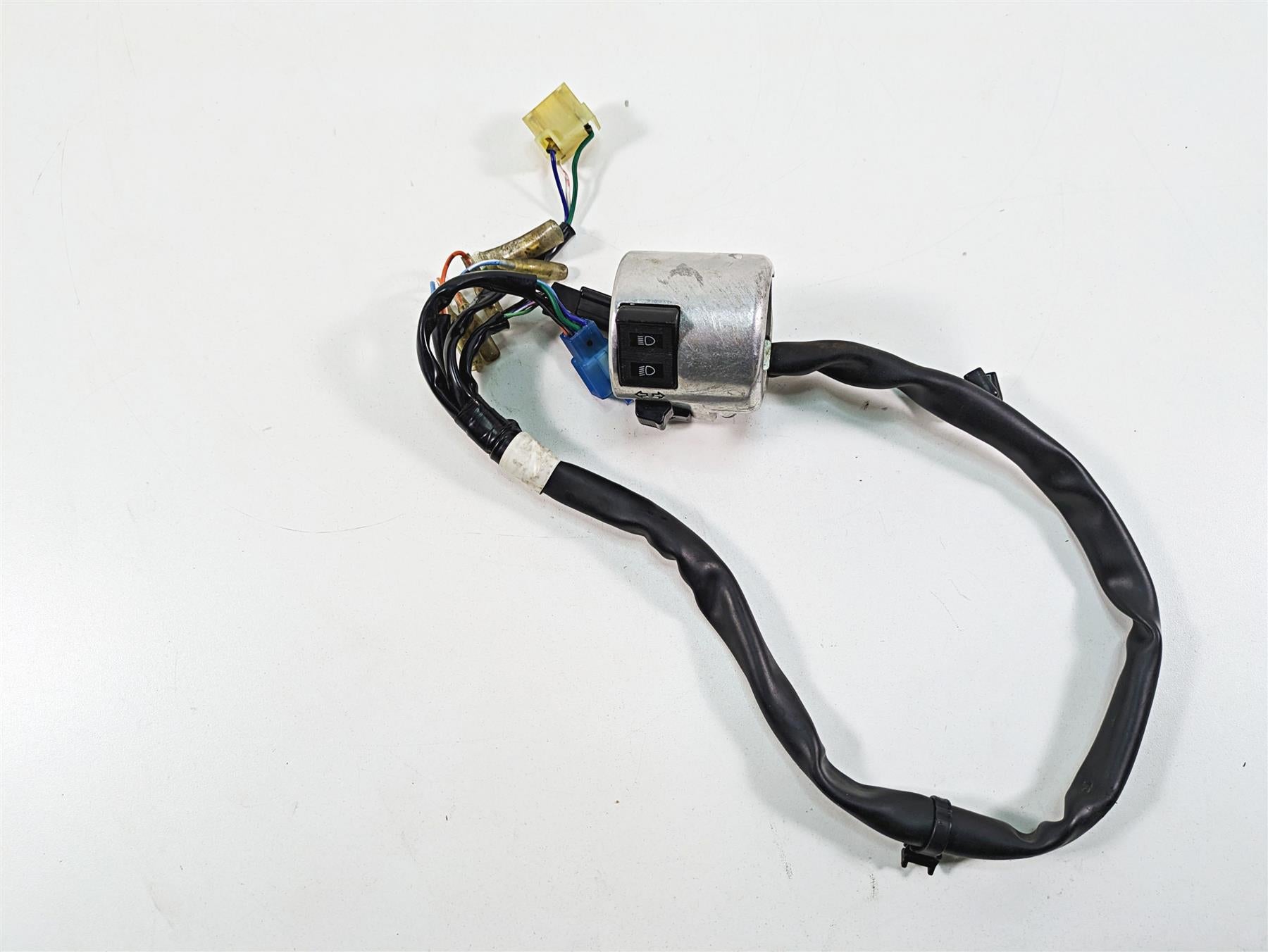 2006 Honda V-Twin VTX1300 R Left Hand Control Switch Blinker 35020-MEA-670 {{ shop.shopifyCountryName }} - Mototech271