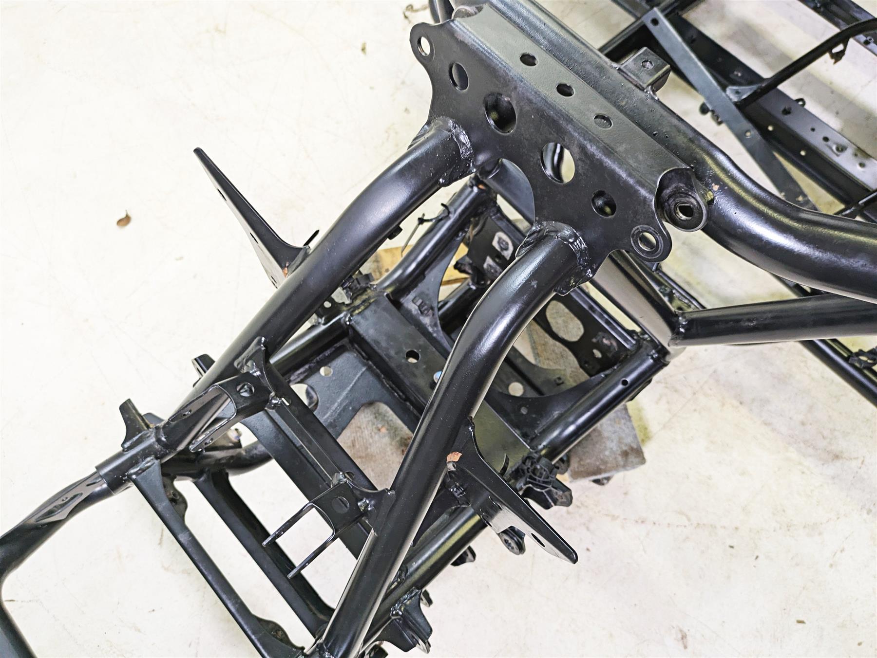 2022 Yamaha YXZ1000 R Straight Main Frame Chassis BAS-F1110-00-00 {{ shop.shopifyCountryName }} - Mototech271