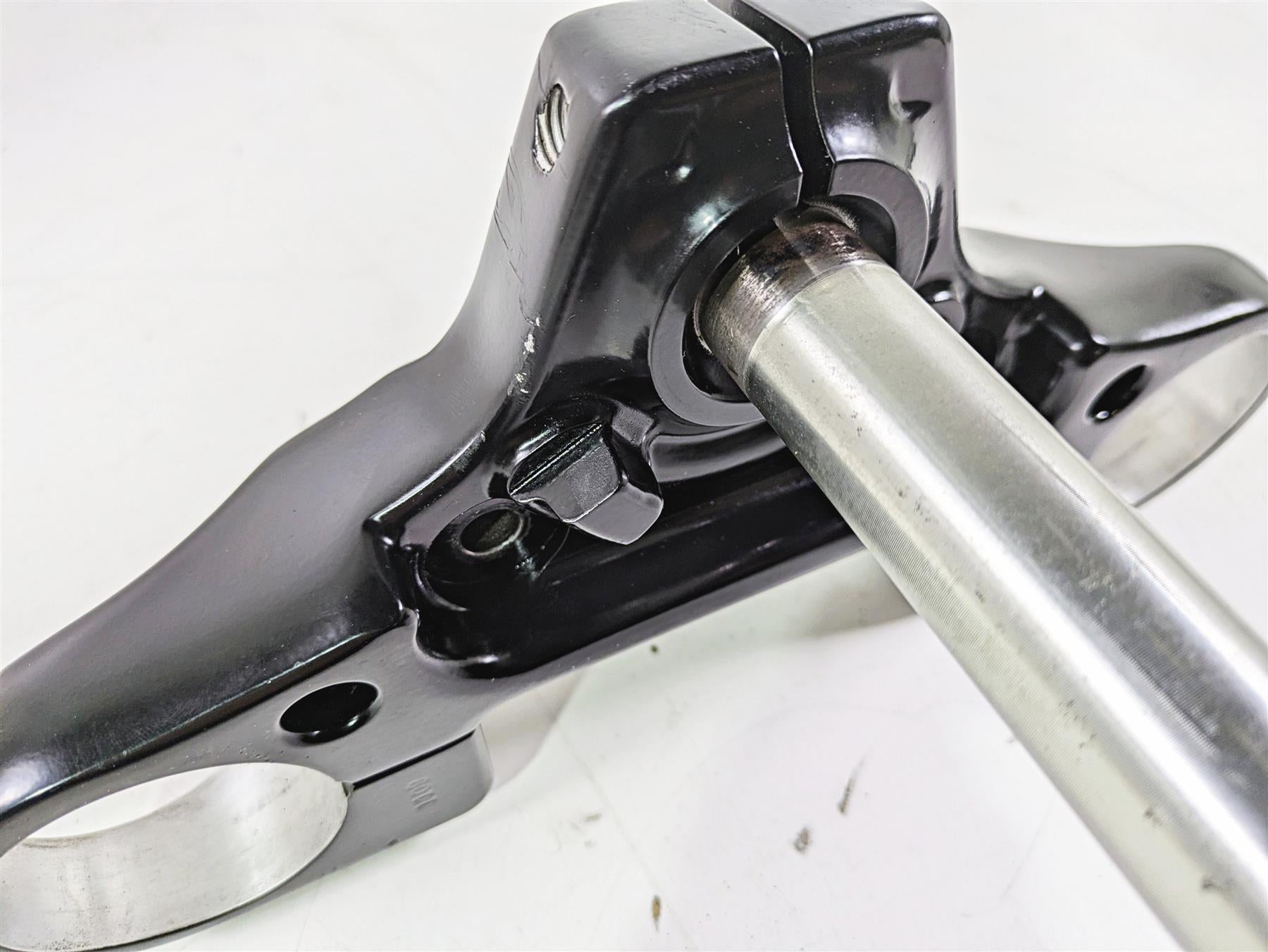 2010 Harley VRSCF Muscle Rod Black Upper Lower Triple Tree Clamp Set 46892-09A {{ shop.shopifyCountryName }} - Mototech271