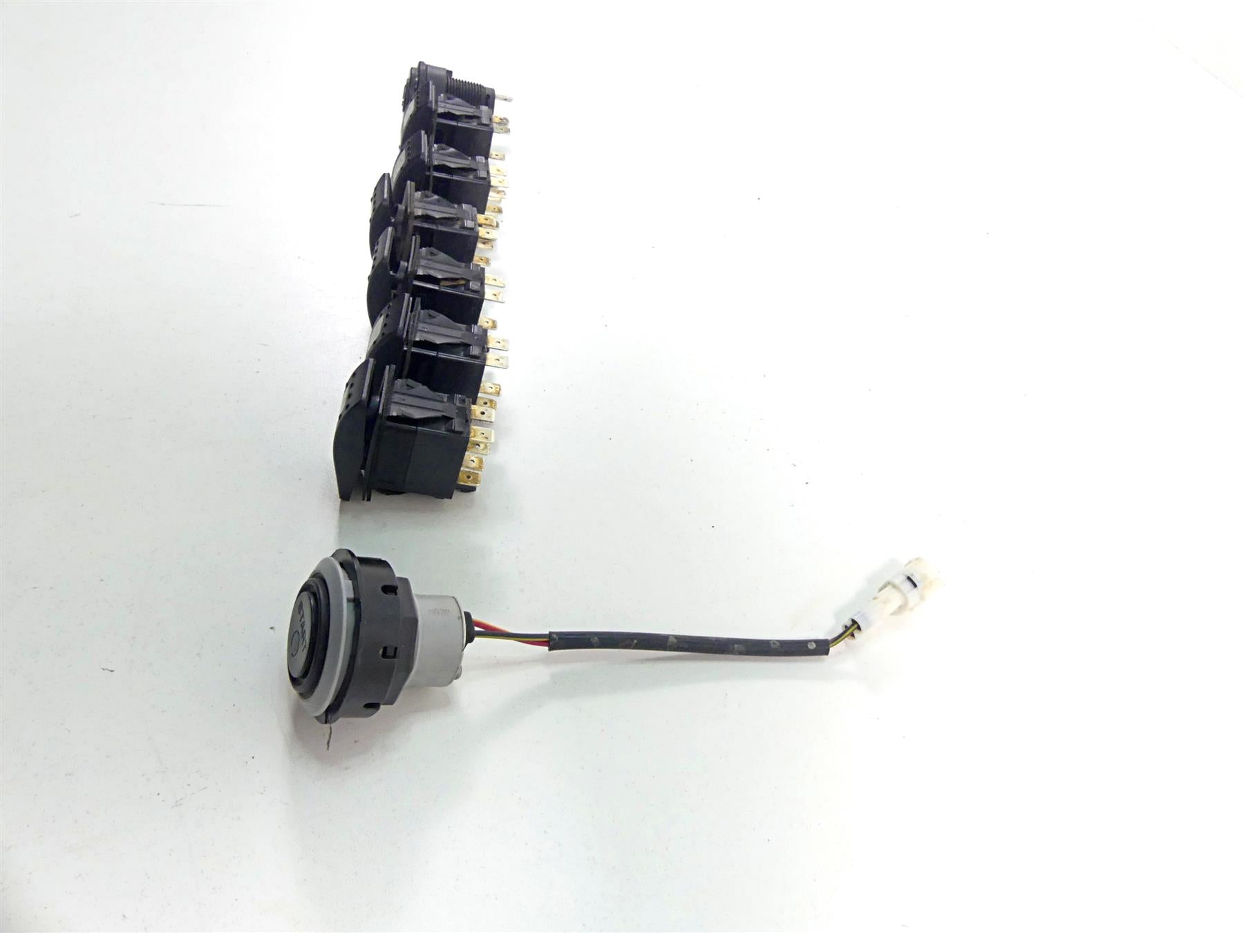 2018 Can Am Commander 1000R XT High Low Over Ride Awd Sport Switch Set 710001725 {{ shop.shopifyCountryName }} - Mototech271