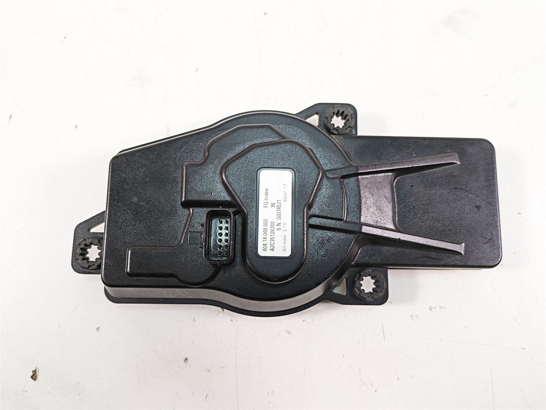 2018 KTM 1090 Adventure R Speedometer Gauge Instrument - 10k - Read 60414069000 {{ shop.shopifyCountryName }} - Mototech271