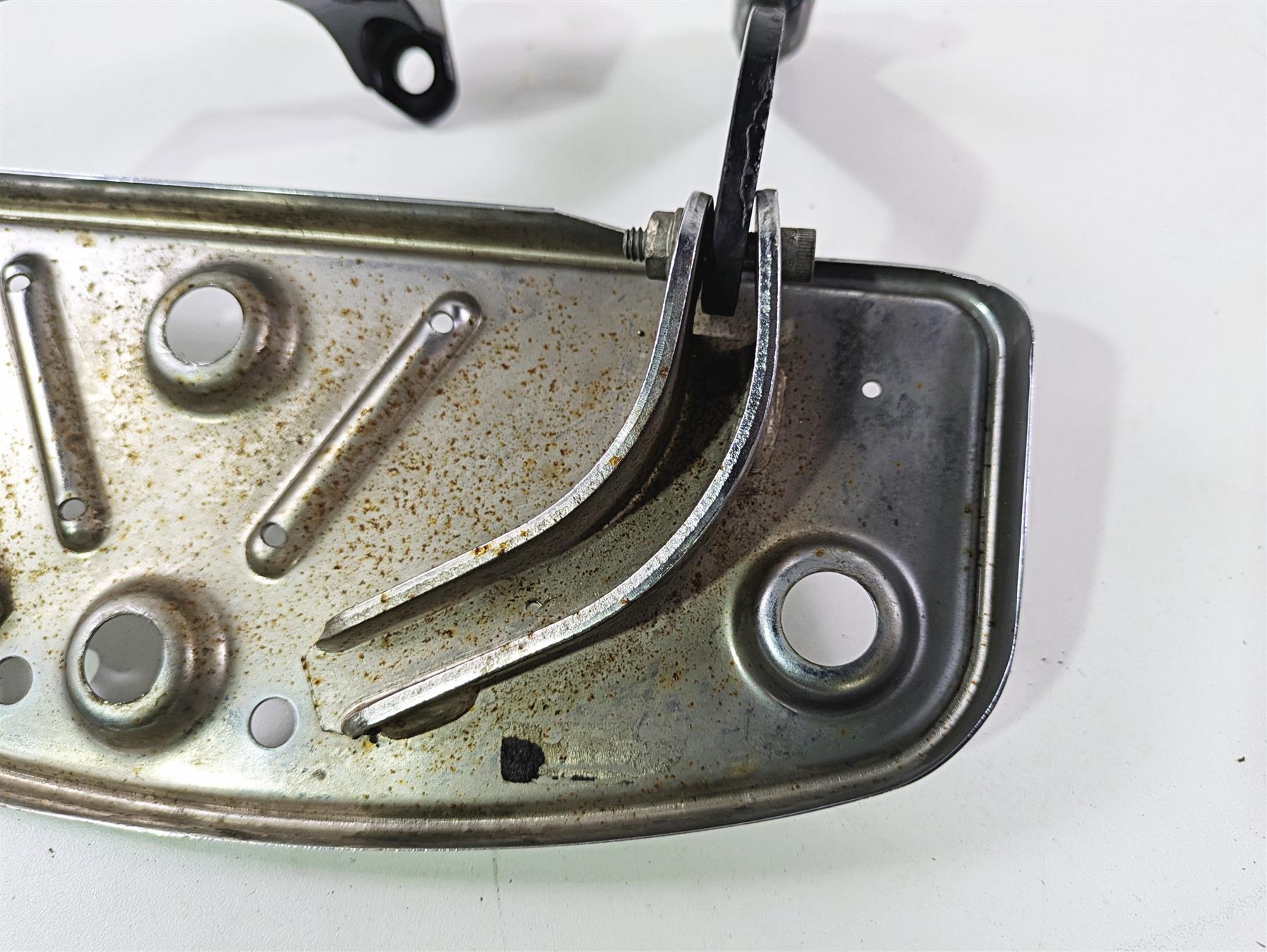 2016 Harley Touring FLHR Road King Front Left Floorboard Mounts 50621-06A {{ shop.shopifyCountryName }} - Mototech271