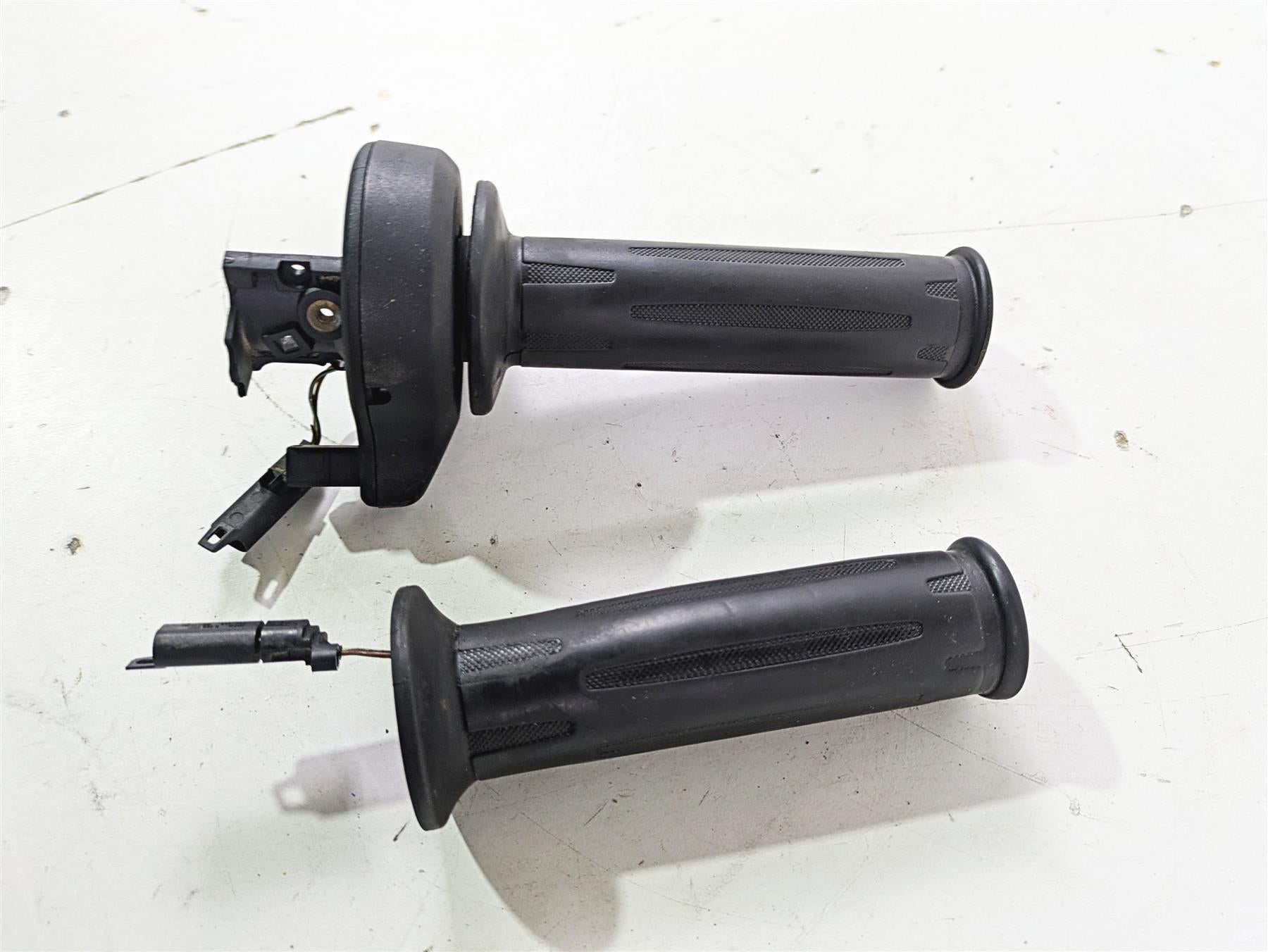 2015 BMW R1200GS Adv K51 Left Right Heated Hand Grip Set Cruise 61318552120 {{ shop.shopifyCountryName }} - Mototech271