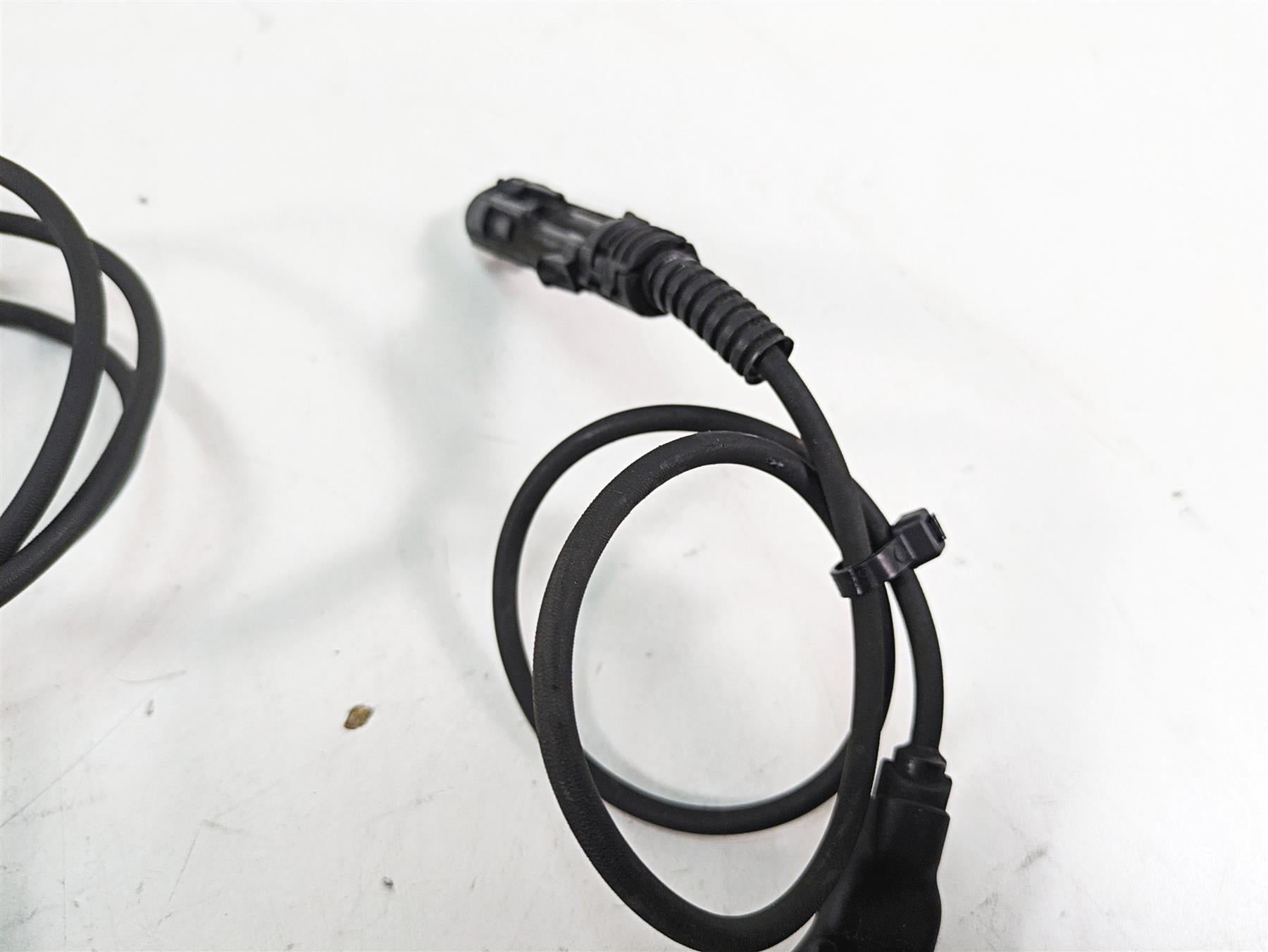 2014 Harley Touring FLHTK Electra Glide Abs Brake Wheel Speed Sensors 32700015 {{ shop.shopifyCountryName }} - Mototech271