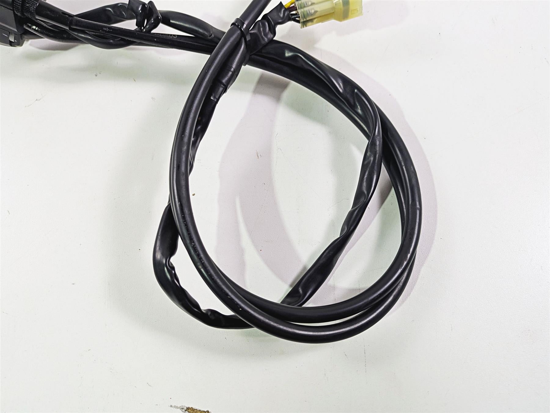 2020 Kawasaki Z900 ZR900 Right Hand Throttle Control Switch 46091-0500 {{ shop.shopifyCountryName }} - Mototech271