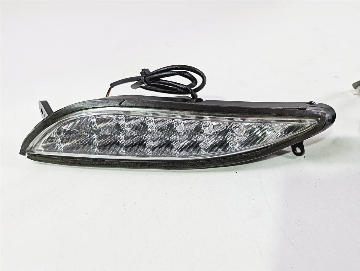 2017 Indian Chieftain Limited Front Blinker Turn Signal Set 2412456 2412455 {{ shop.shopifyCountryName }} - Mototech271