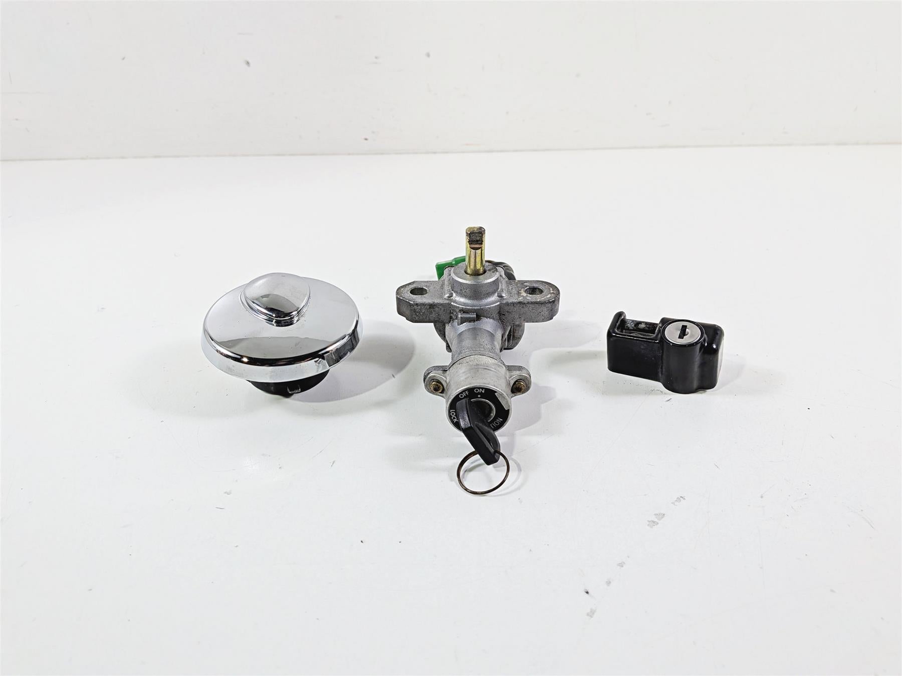 2004 Suzuki VL800 Intruder Volusia Ignition Switch Key Lock Set 37000-41820 {{ shop.shopifyCountryName }} - Mototech271