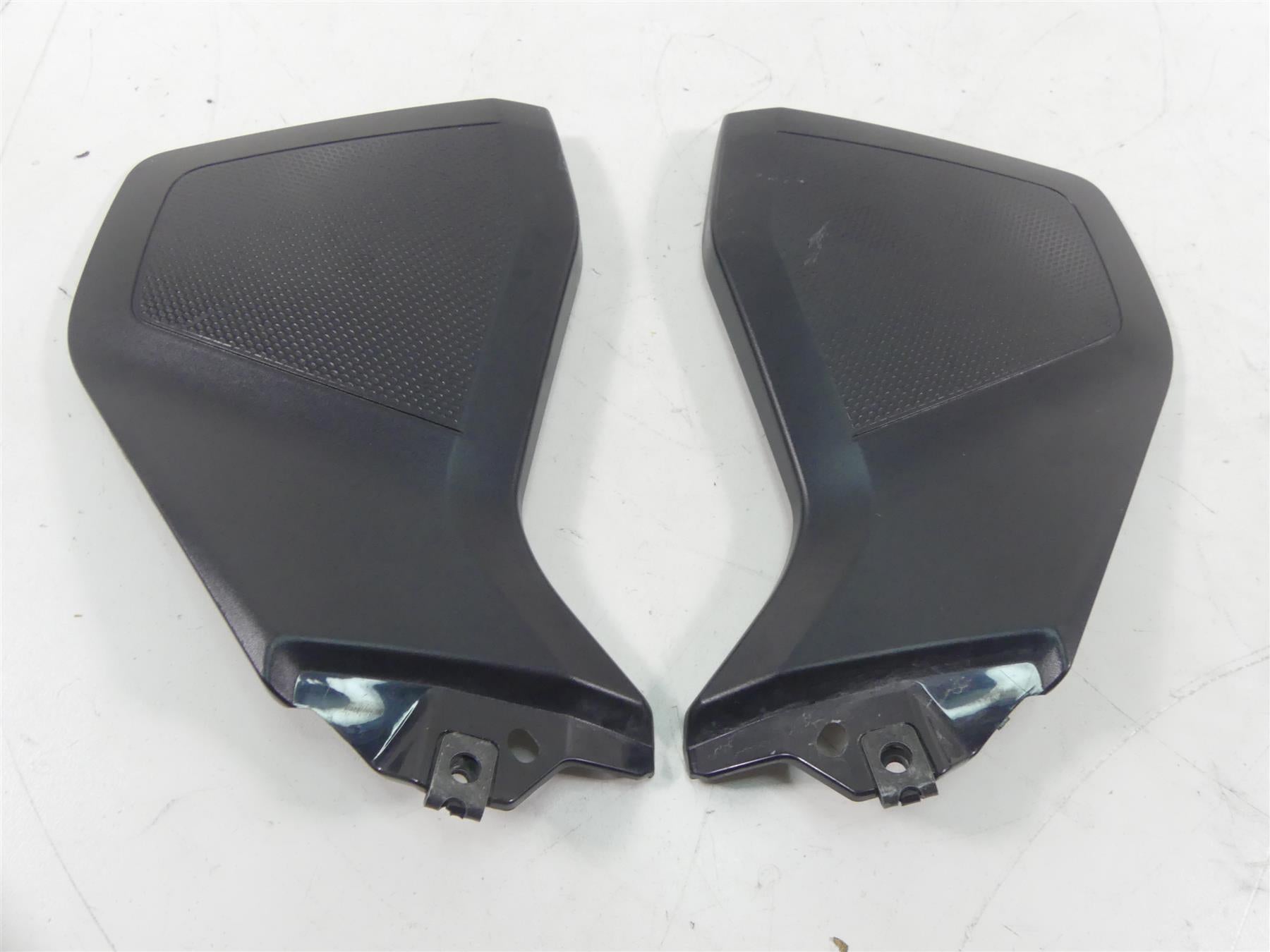 2015 Yamaha MT09 FZ09 Fuel Gas Tank Side Fairing Set 1RC-24108-00-00 {{ shop.shopifyCountryName }} - Mototech271
