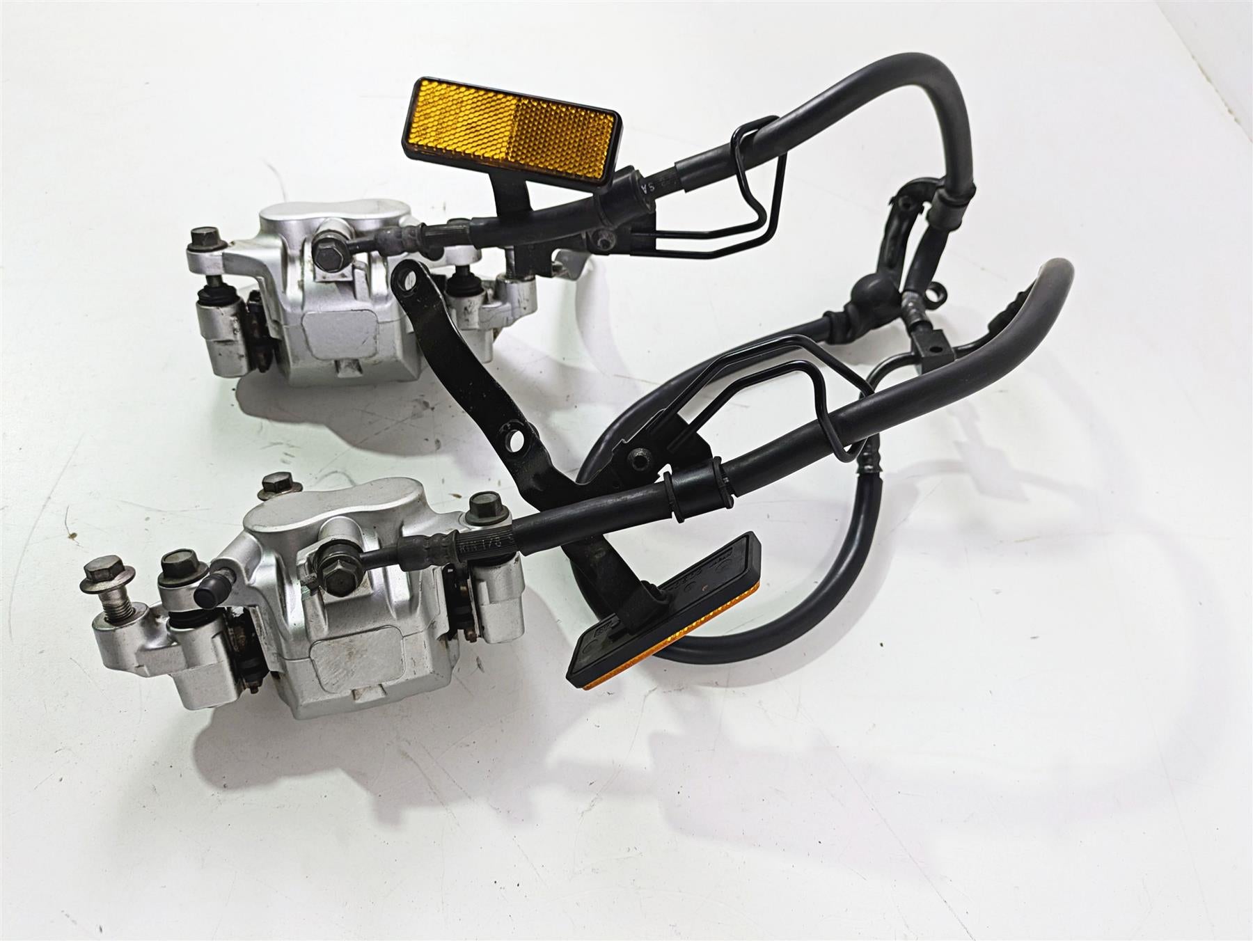2008 Yamaha XVS1300 V-Star Tourer Front Brake Caliper Set 3D8-2580T-00-00 {{ shop.shopifyCountryName }} - Mototech271