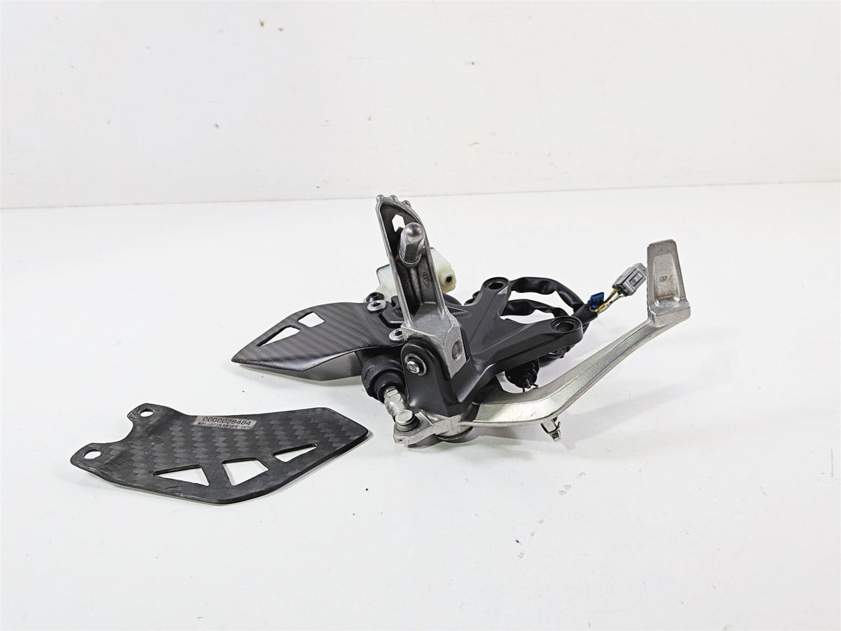 2022 Kawasaki ZX10R ZX1000 Ninja Right Foot Peg & Brake Pedal Master 35063-1522 {{ shop.shopifyCountryName }} - Mototech271